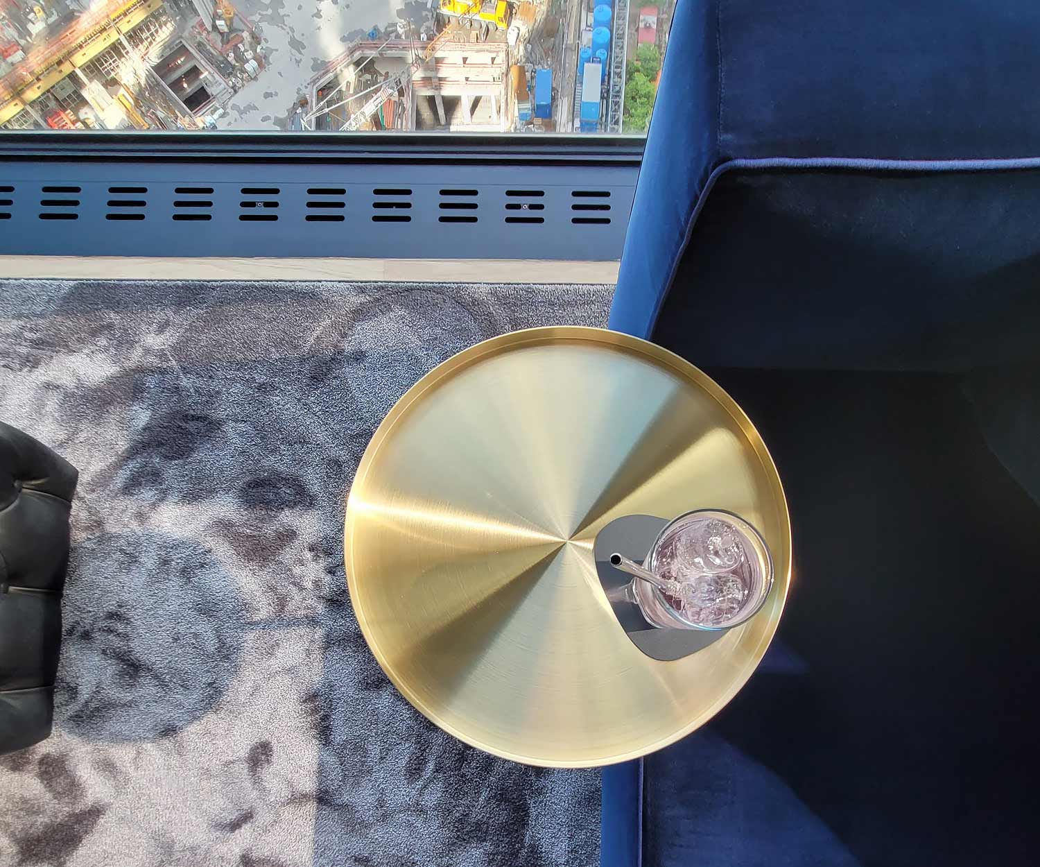 Moderne bijzettafel rond goud Moderne bijzettafel rond goud