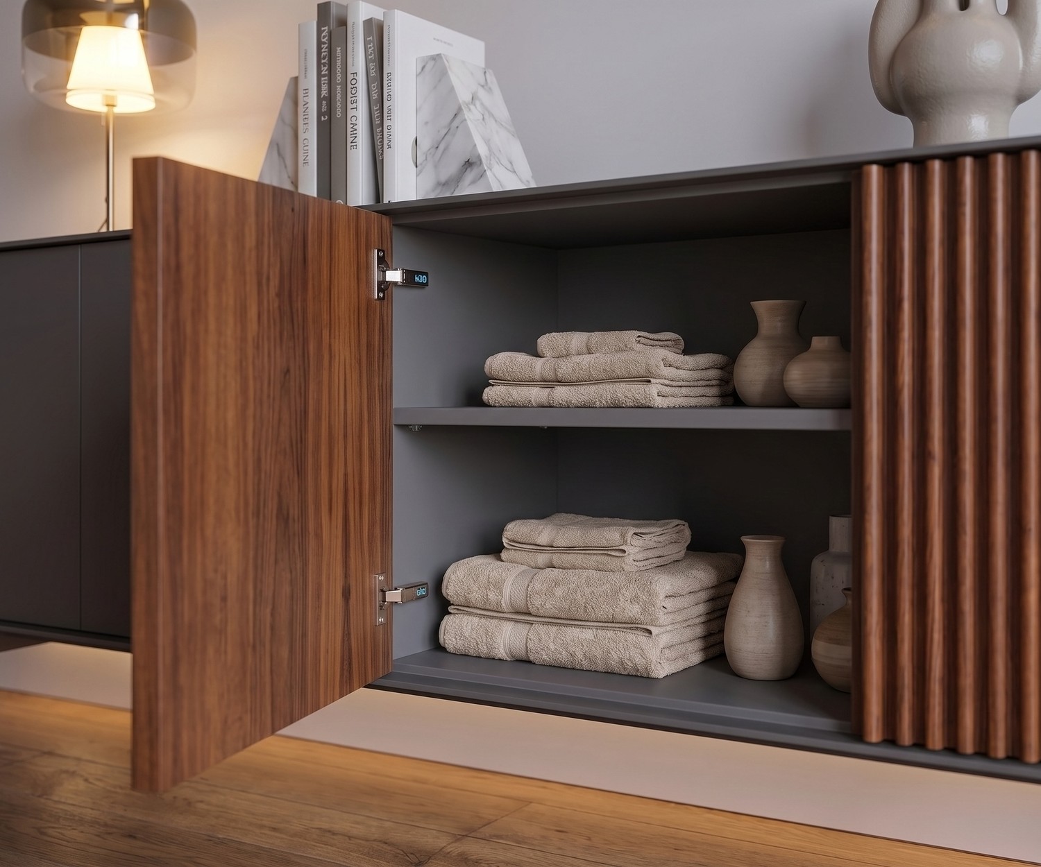 al2 ka-bera 003 B design dressoir geopend als badkamerkast, modern houten dressoir met handdoeken en LED-licht.