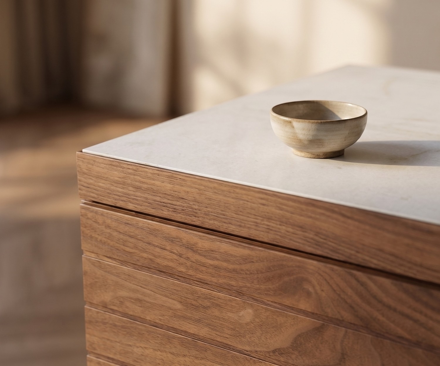 al2 o-rizon 003 woonkamer dressoir van hout met elegante marmeren afdekplaat in een minimalistisch interieur.