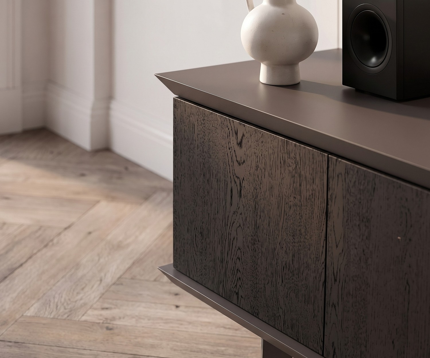 TV lowboard Ozzio Brera in zwart eiken voor de moderne woonkamer. Elegant Italiaans design dressoir met houtstructuur.