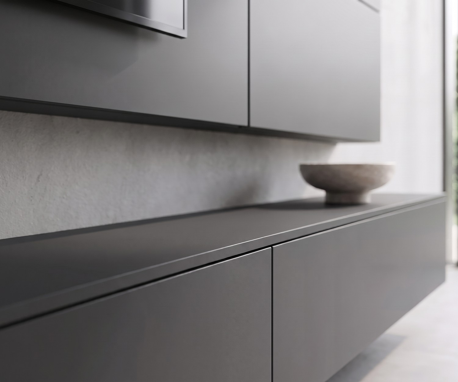 Livitalia C102 tv-meubel: Zwevend lowboard in mat donkergrijs voor een moderne, strakke woonkamer.