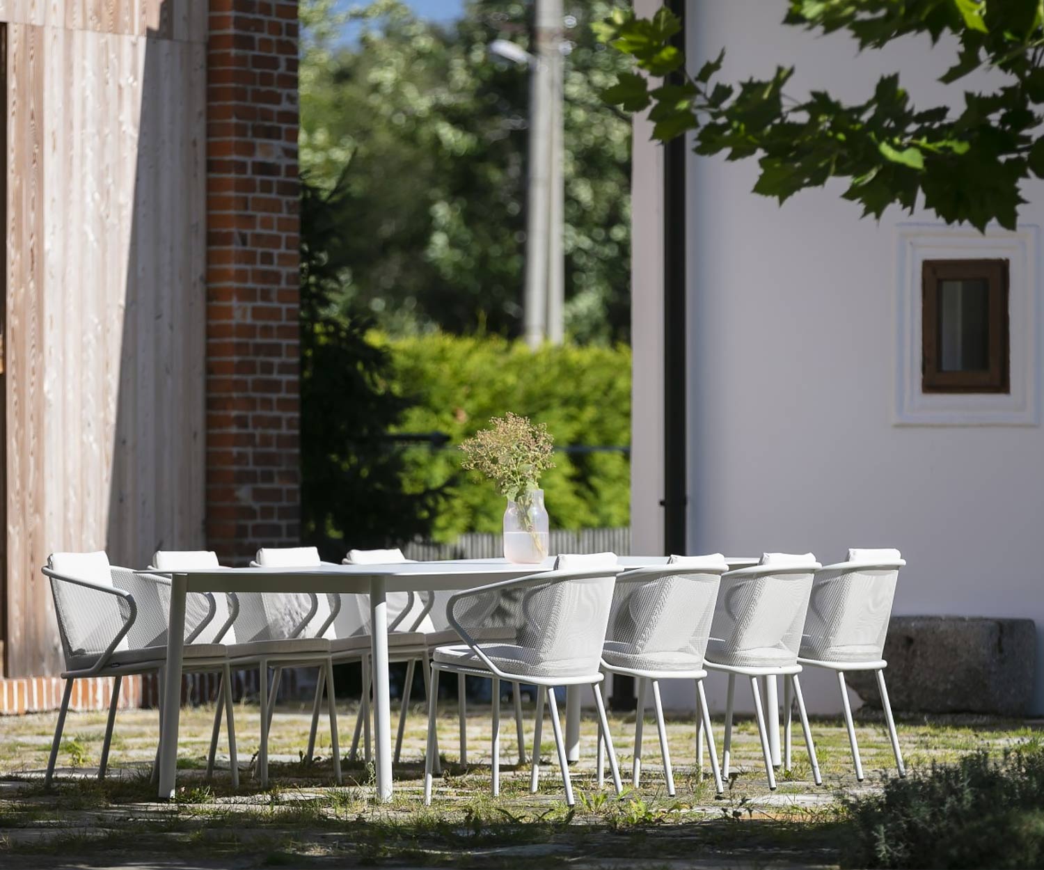 Todus Condor design fauteuil met wit frame en witte bekleding Todus Condor design fauteuil met wit frame en witte bekleding