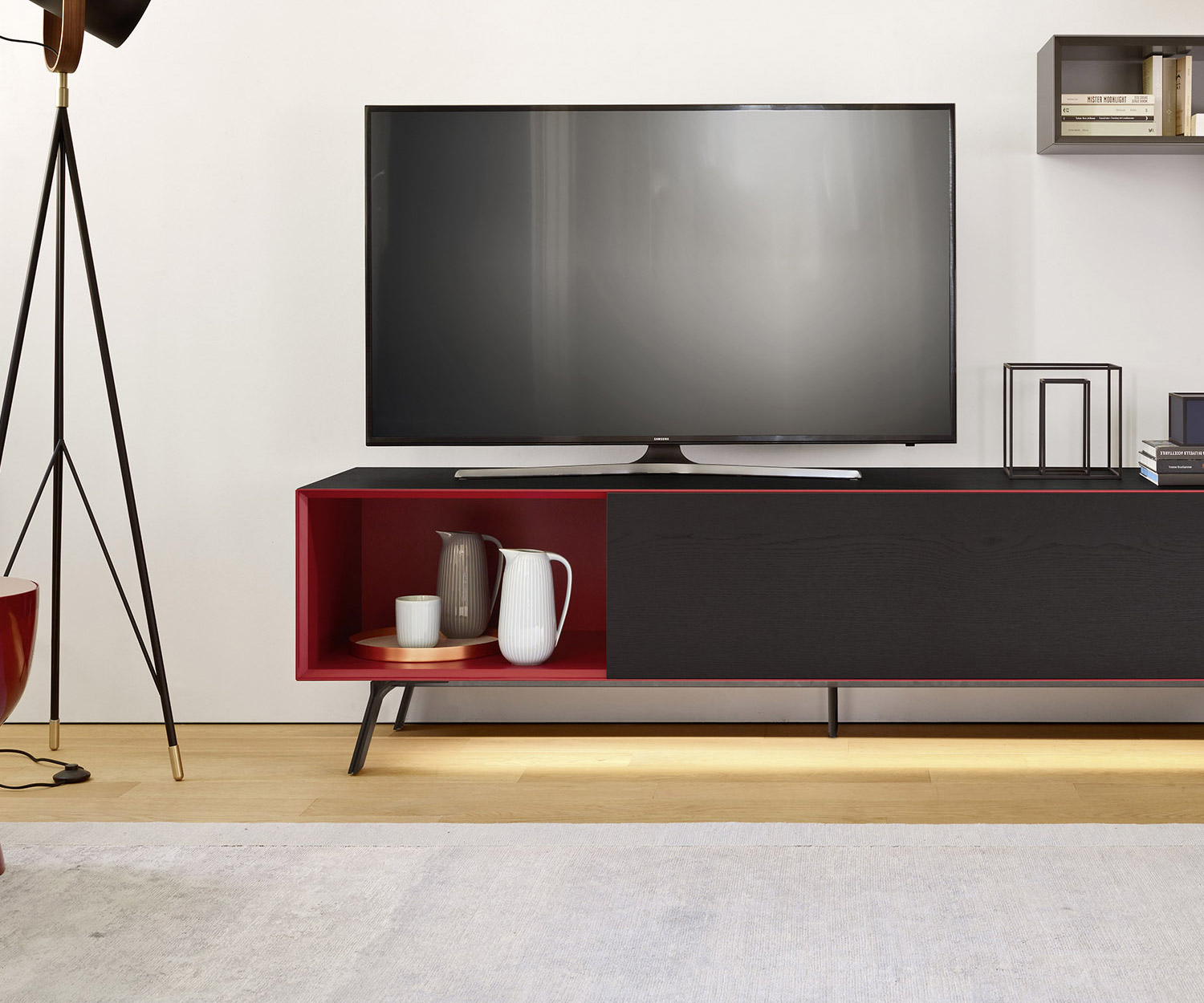 Designer design lowboard Minimal van Livitalia met open box verstekhoeken Designer design lowboard Minimal van Livitalia met open box verstekhoeken