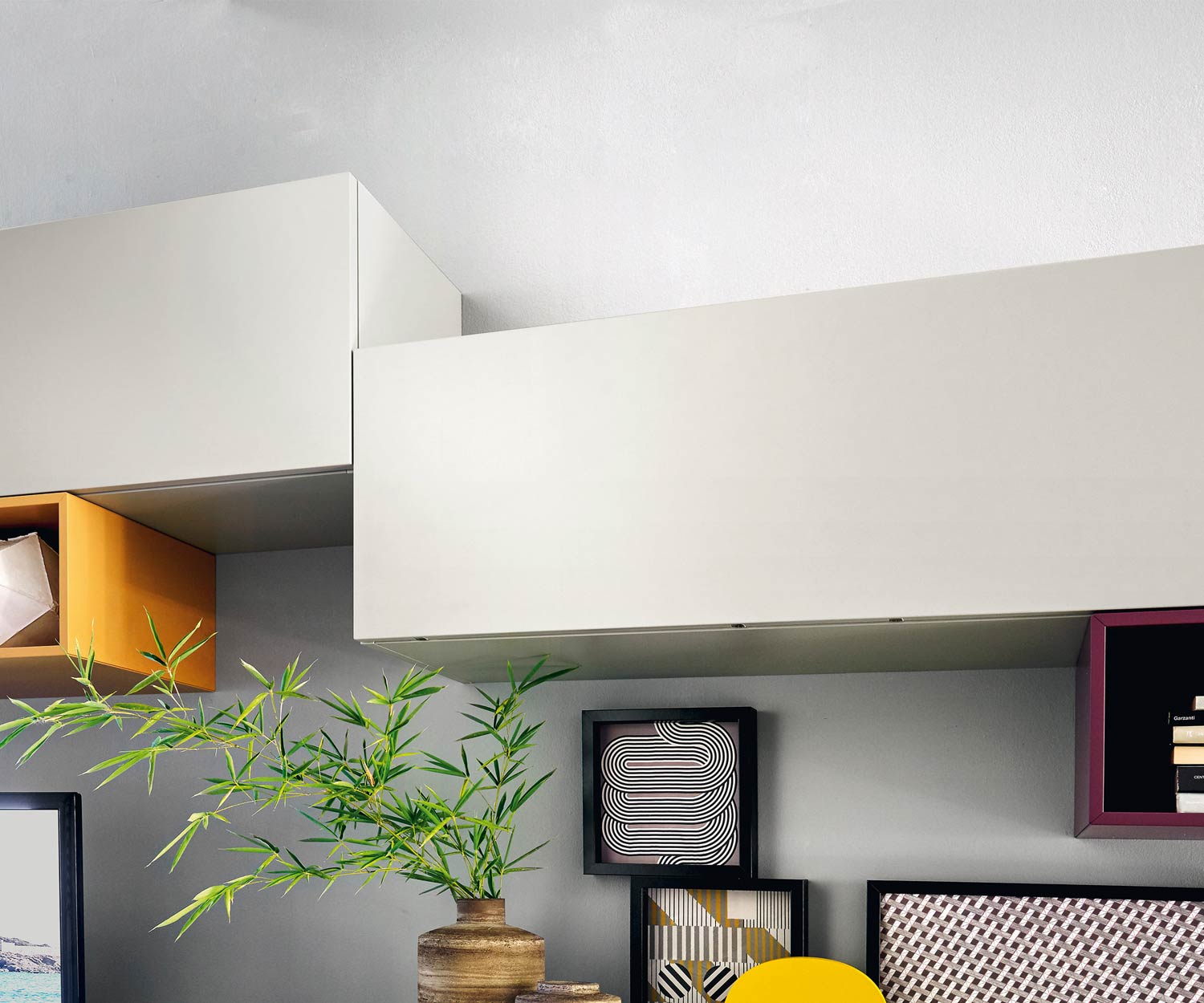 Livitalia Tetris design wandmeubel C19 met witte, matte bovenkasten Livitalia Tetris design wandmeubel C19 met witte, matte bovenkasten