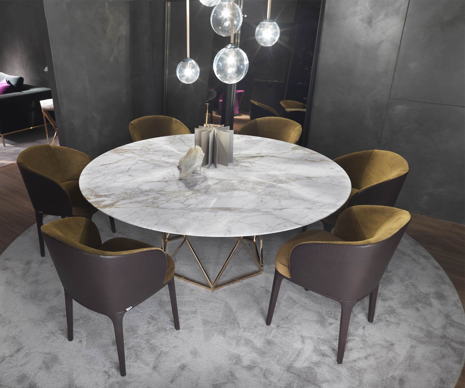 Ontwerp nobele eettafel Marelli Tatlin marmer wit als groep met stoelen Ontwerp nobele eettafel Marelli Tatlin marmer wit als groep met stoelen