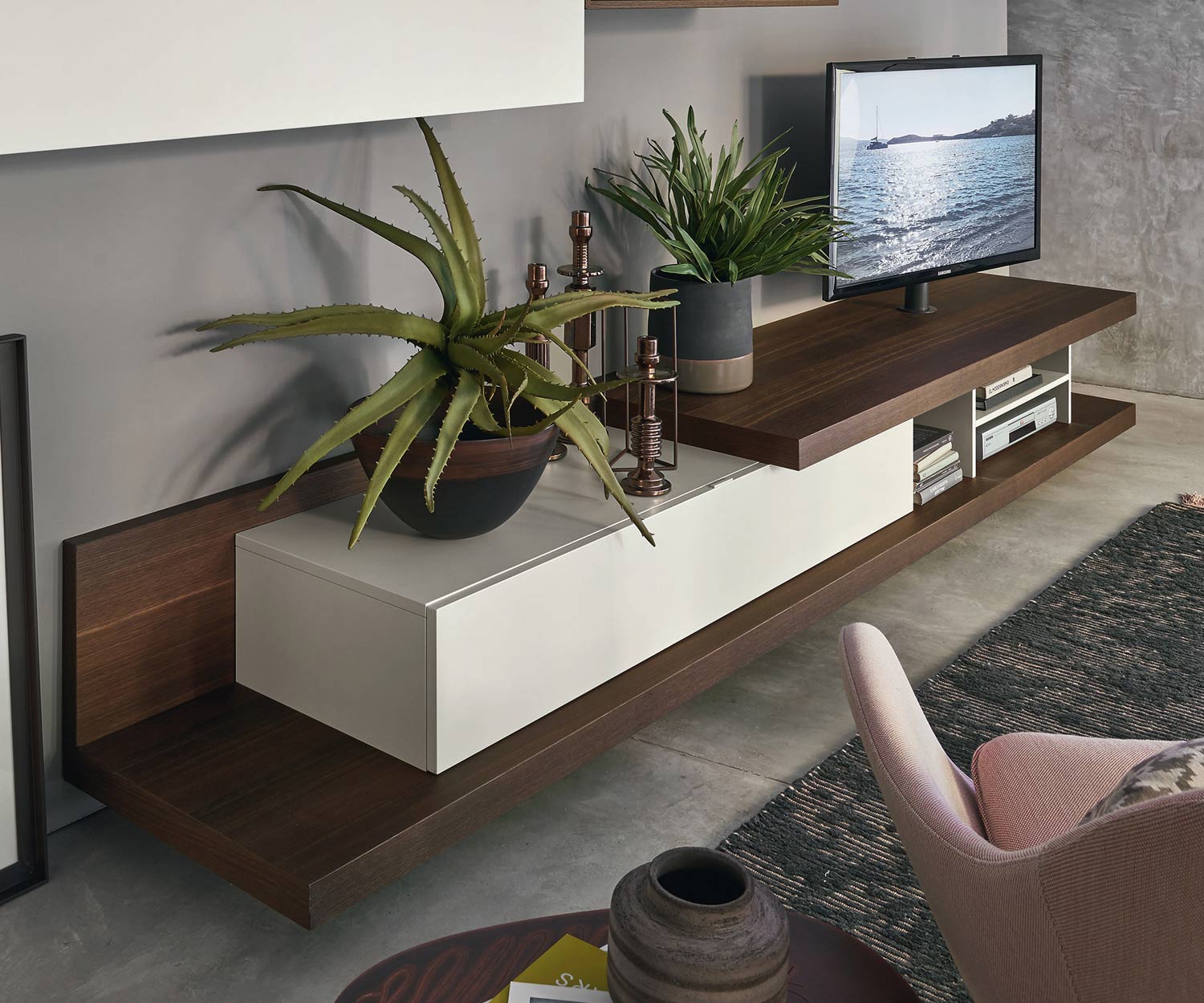 Hoogwaardig open TV-design lowboard met klapdeur Hoogwaardig open TV-design lowboard met klapdeur