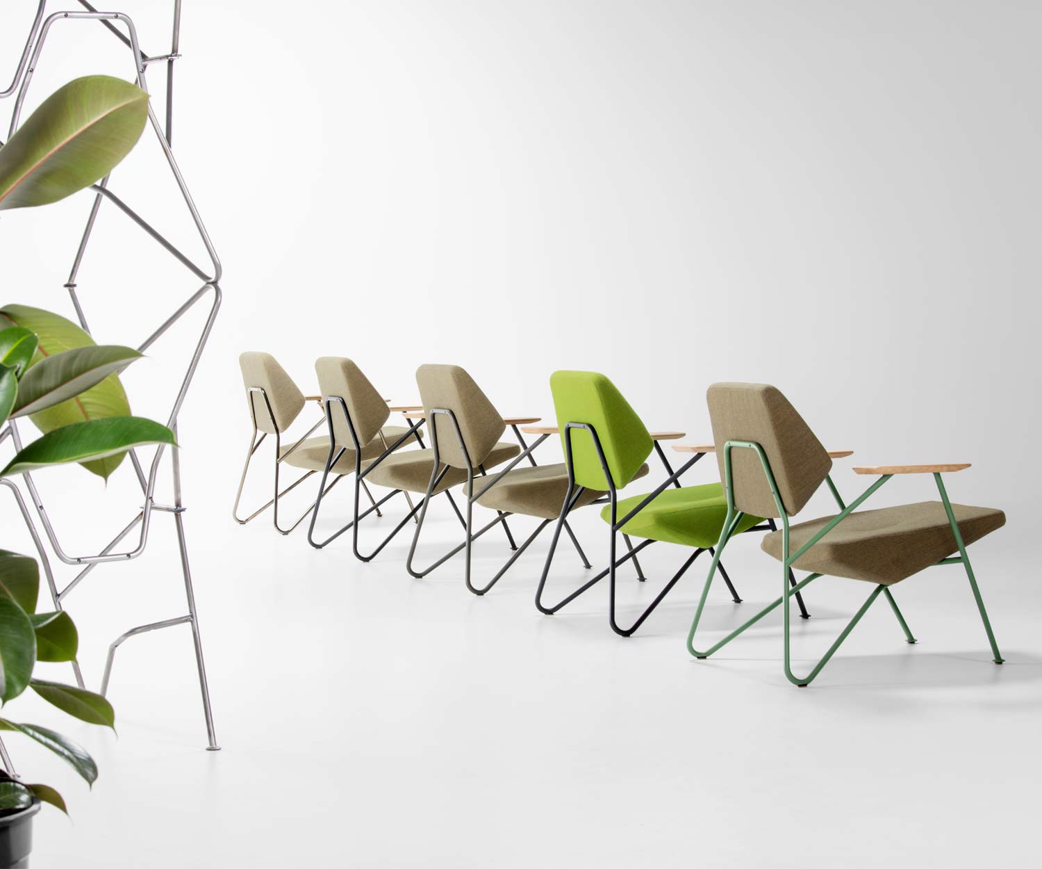 Prostoria Polygon fauteuil in verschillende kleuren stoffen bekleding Prostoria Polygon fauteuil in verschillende kleuren stoffen bekleding