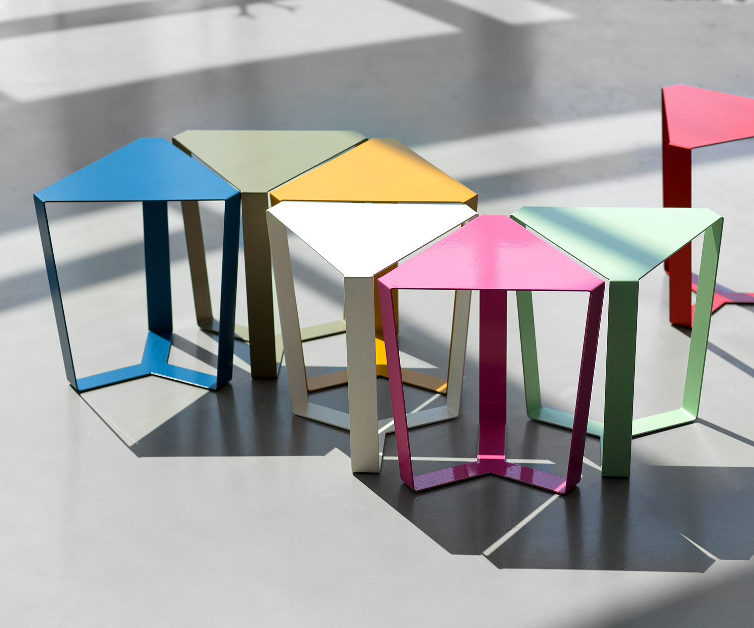 Mooie combinatie van verschillende MEME Design Finity bijzettafels Mooie combinatie van verschillende MEME Design Finity bijzettafels