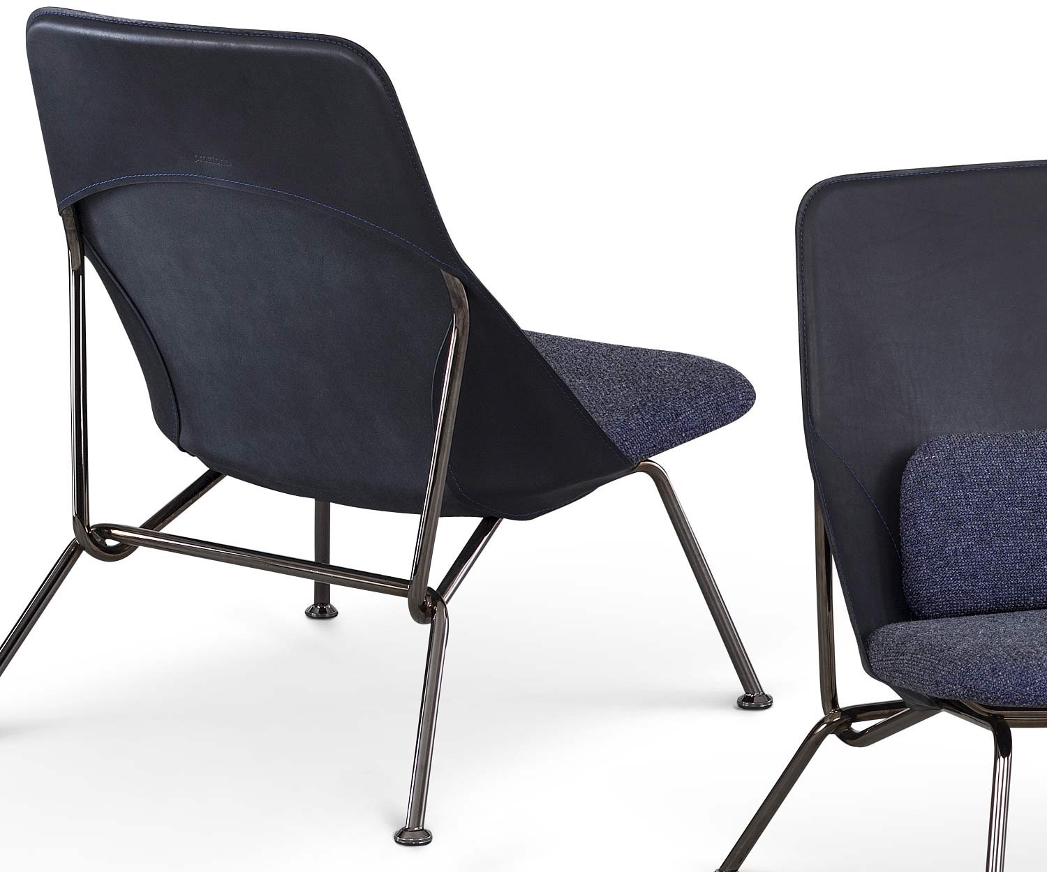 Moderne Prostoria Design fauteuil Strain blauw in detail Moderne Prostoria Design fauteuil Strain blauw in detail