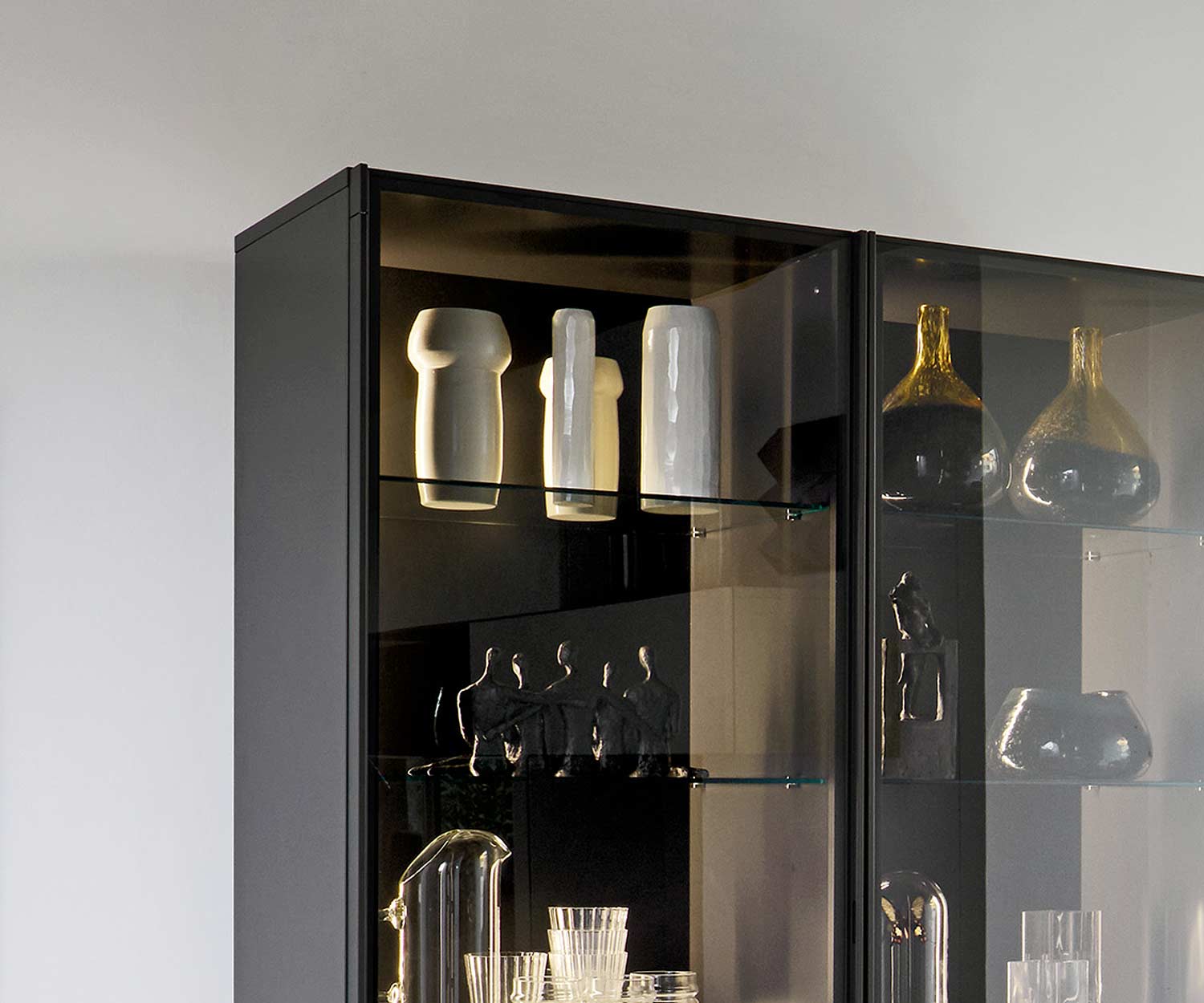 Livitalia Scrigno Design vitrinekast bruin getint glas Livitalia Scrigno Design vitrinekast bruin getint glas