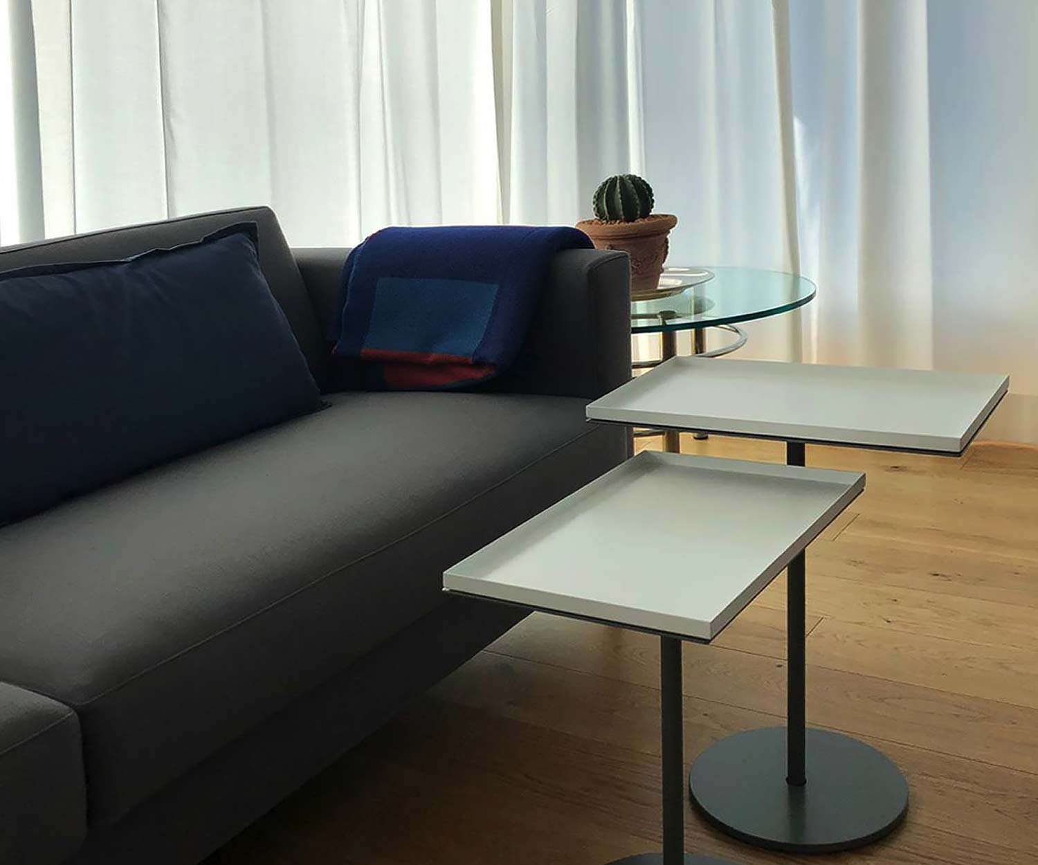 S+ M5 bijzettafel met afneembaar vierkant S+ M5 bijzettafel met afneembaar vierkant