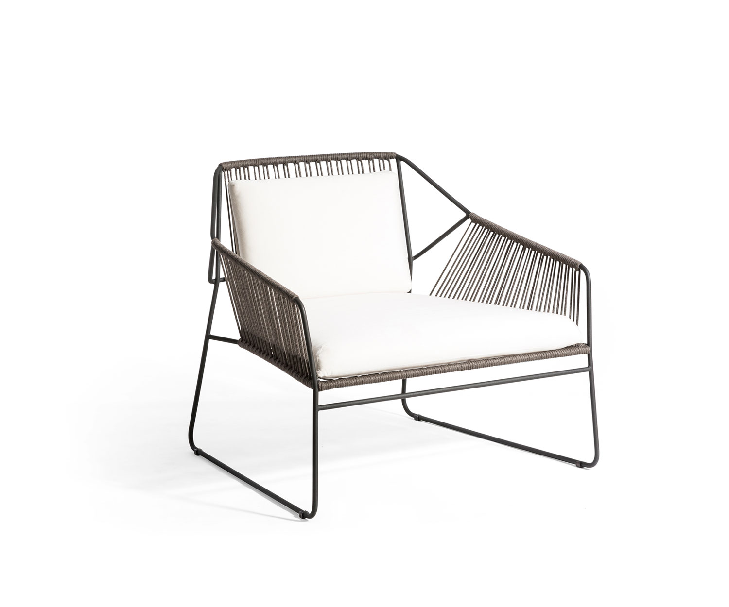 Oasiq Sandur Schnur design fauteuil met donkergrijs frame en wit zitkussen