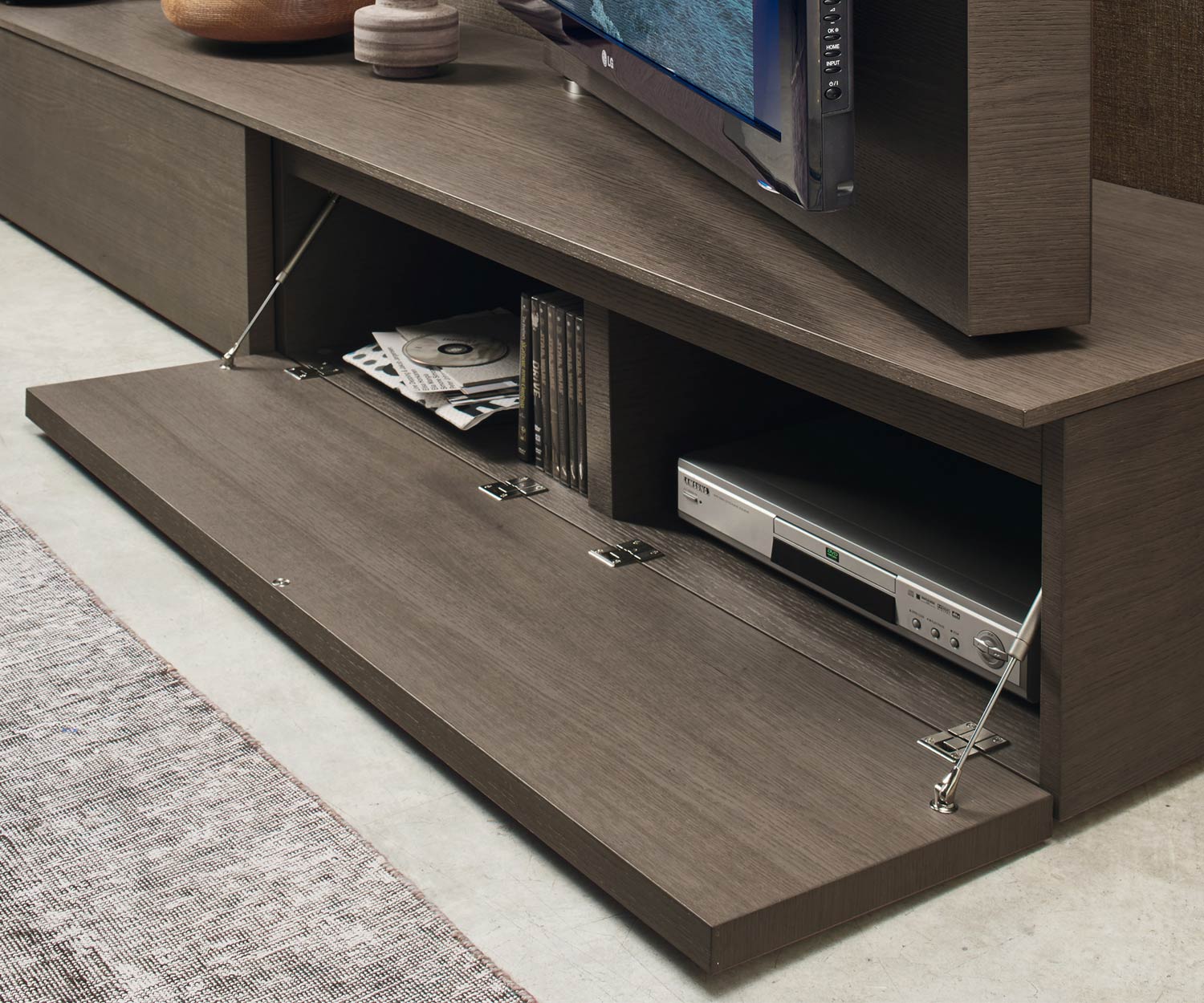 Modern Livitalia Design wandmeubel C45 TV design lowboard met open klepdeur Modern Livitalia Design wandmeubel C45 TV design lowboard met open klepdeur