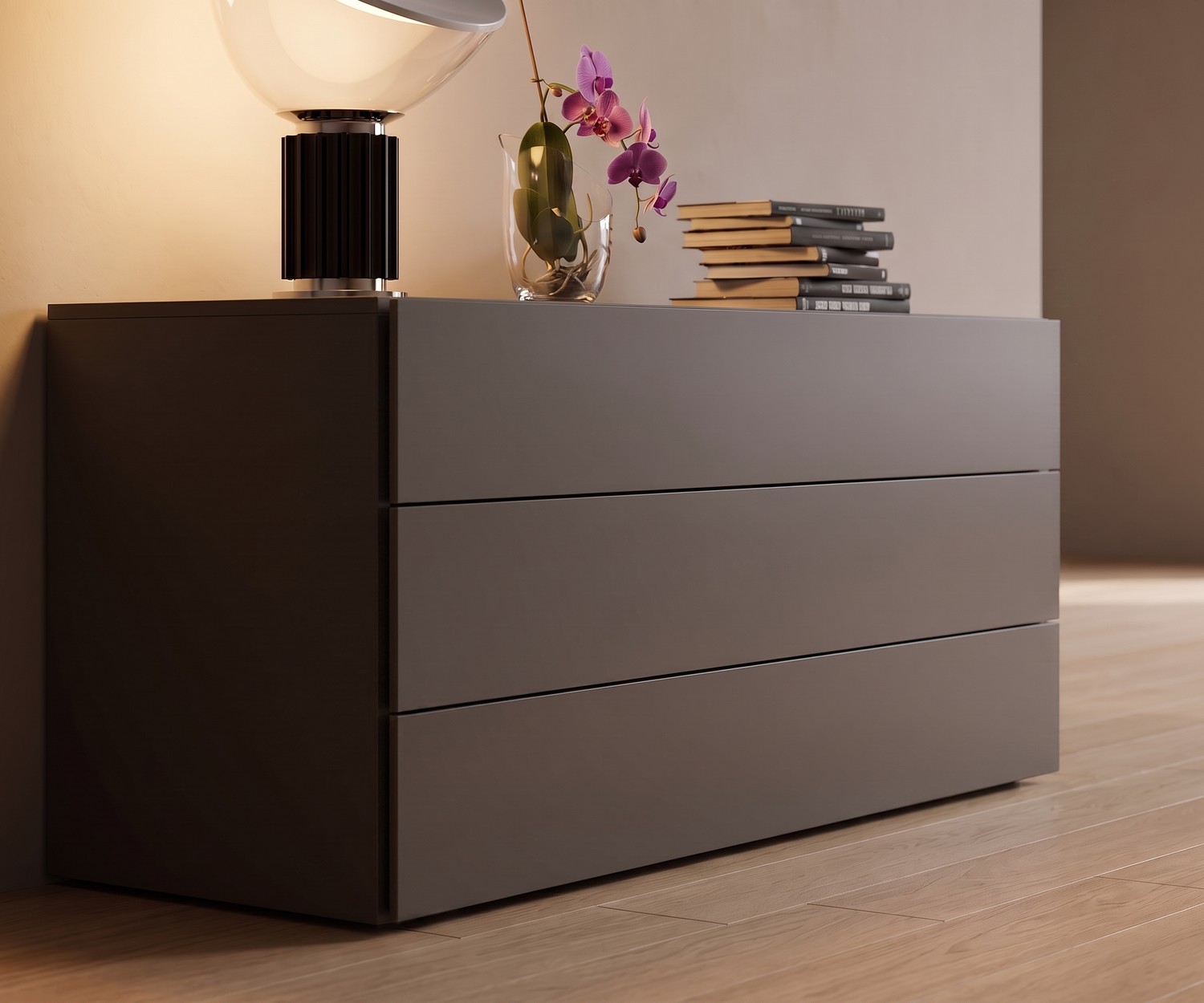 Easy design ladekast van Novamobili met 3 laden in wit, minimalistische slaapkamercommode met bijpassende spiegel.