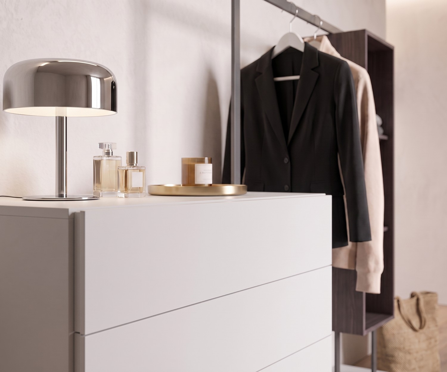 Novamobili Easy 4 ladekast met kapstok, moderne witte commode met kledingroede voor de slaapkamer of hal.