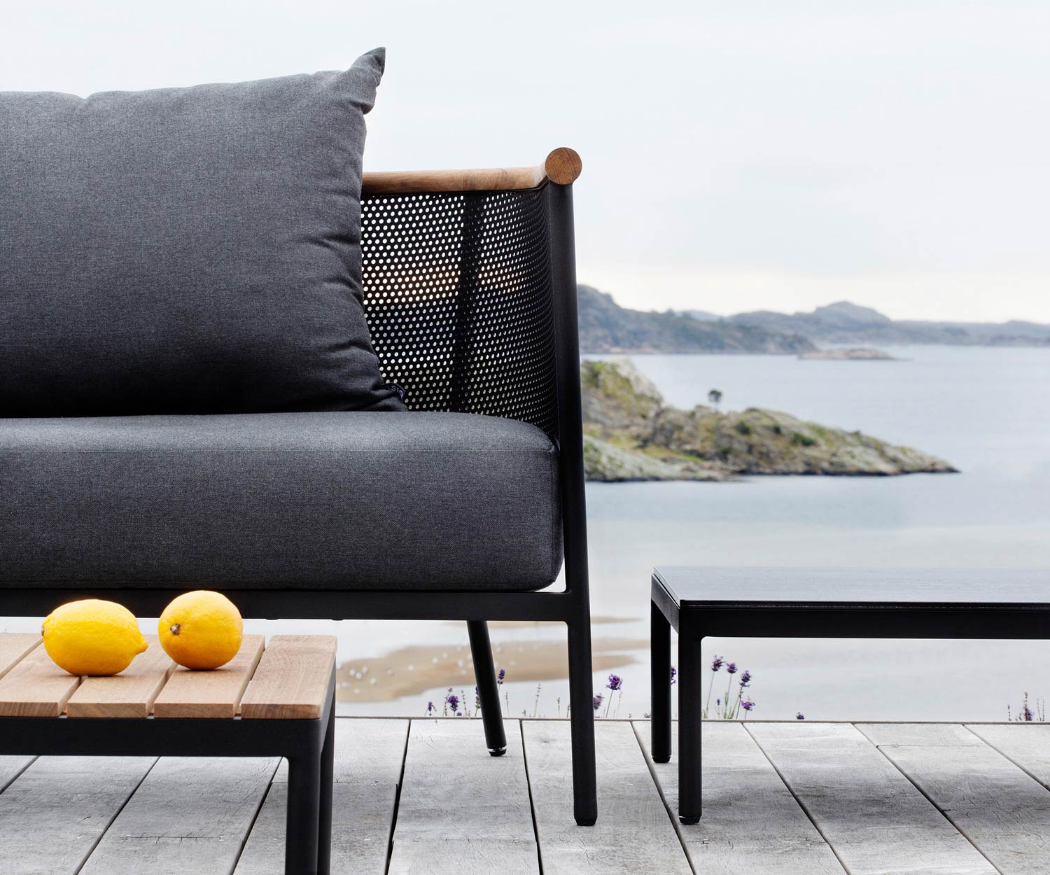 Oasiq Riad tuinbank in detail Armleuning en kussenhoes Oasiq Riad tuinbank in detail Armleuning en kussenhoes