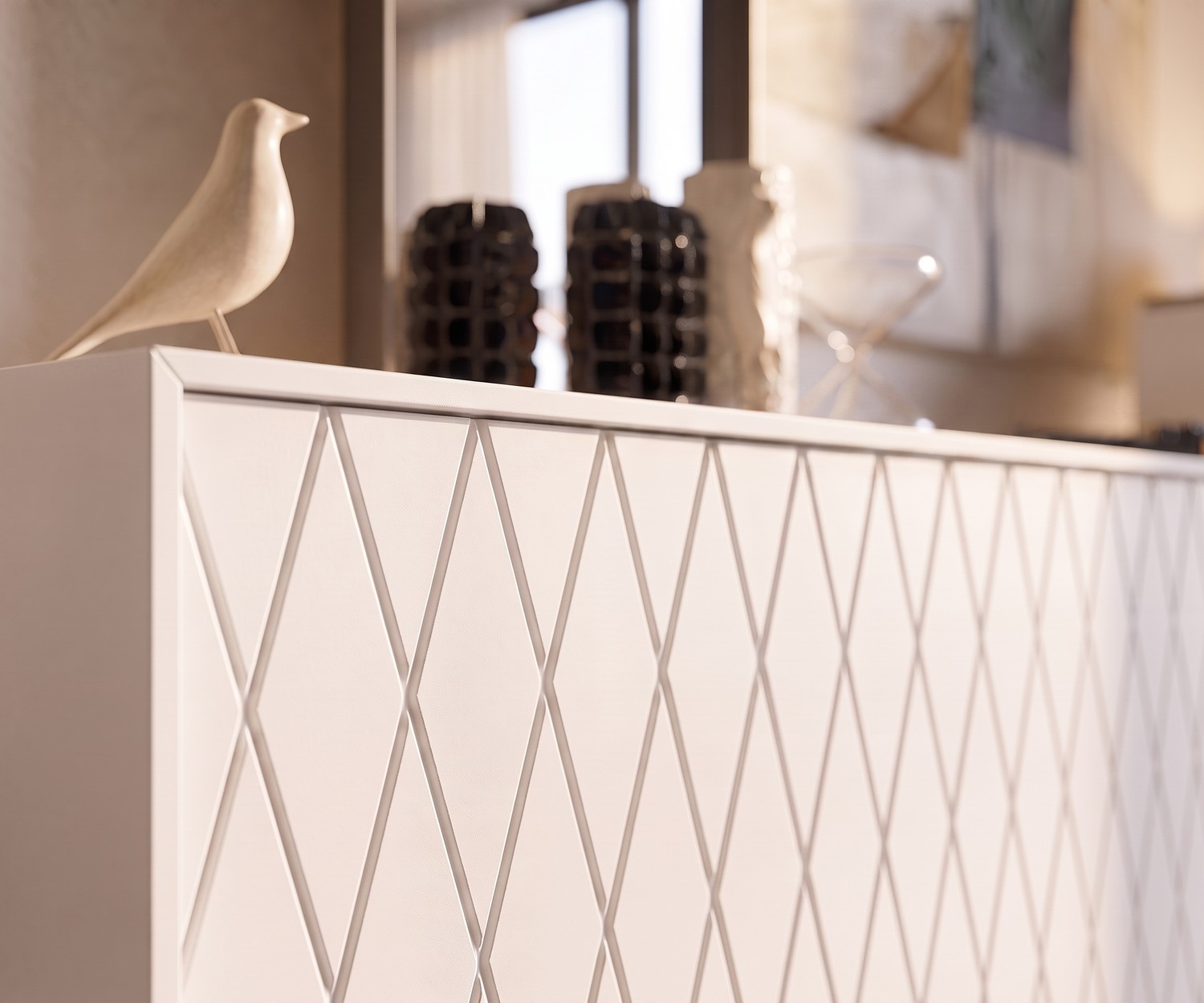al2 e-klipse 003 design dressoir in wit voor de woonkamer, detail van het ruitpatroon op het front met vogeldecoratie.