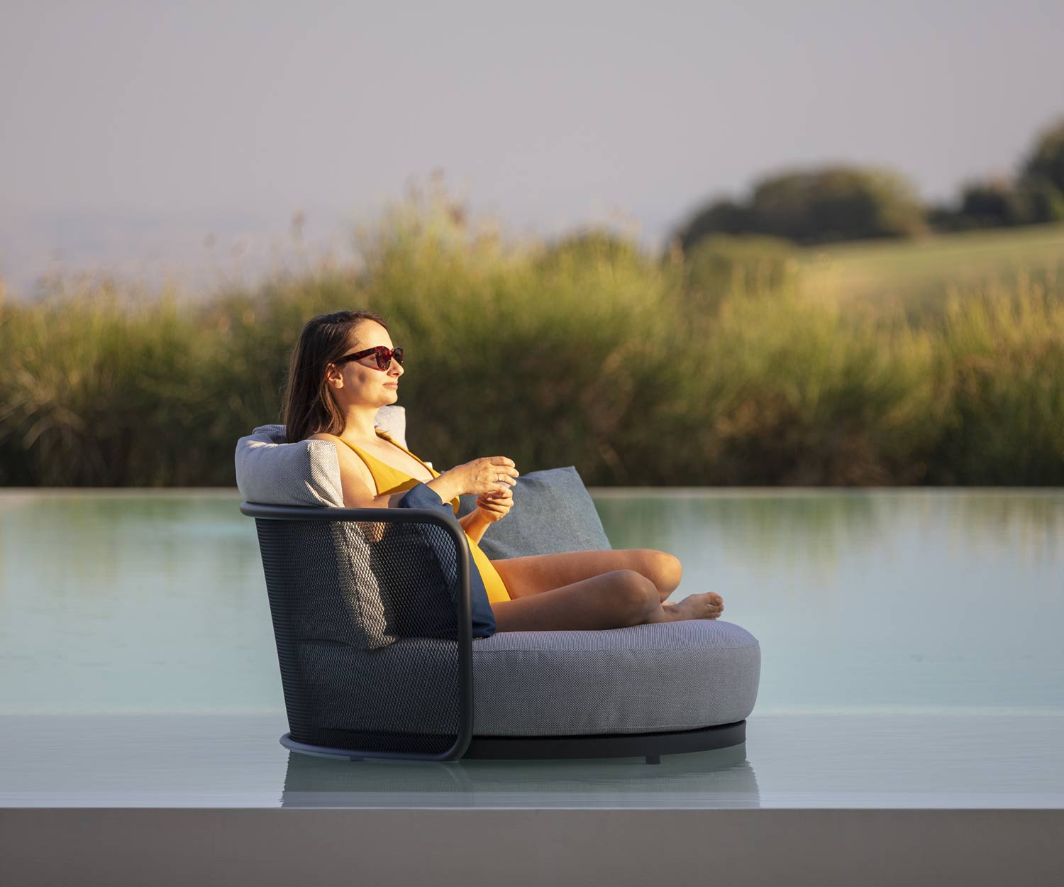 Todus Baza Ronde Loungestoel Ontspannen bij het zwembad Todus Baza Ronde Loungestoel Ontspannen bij het zwembad