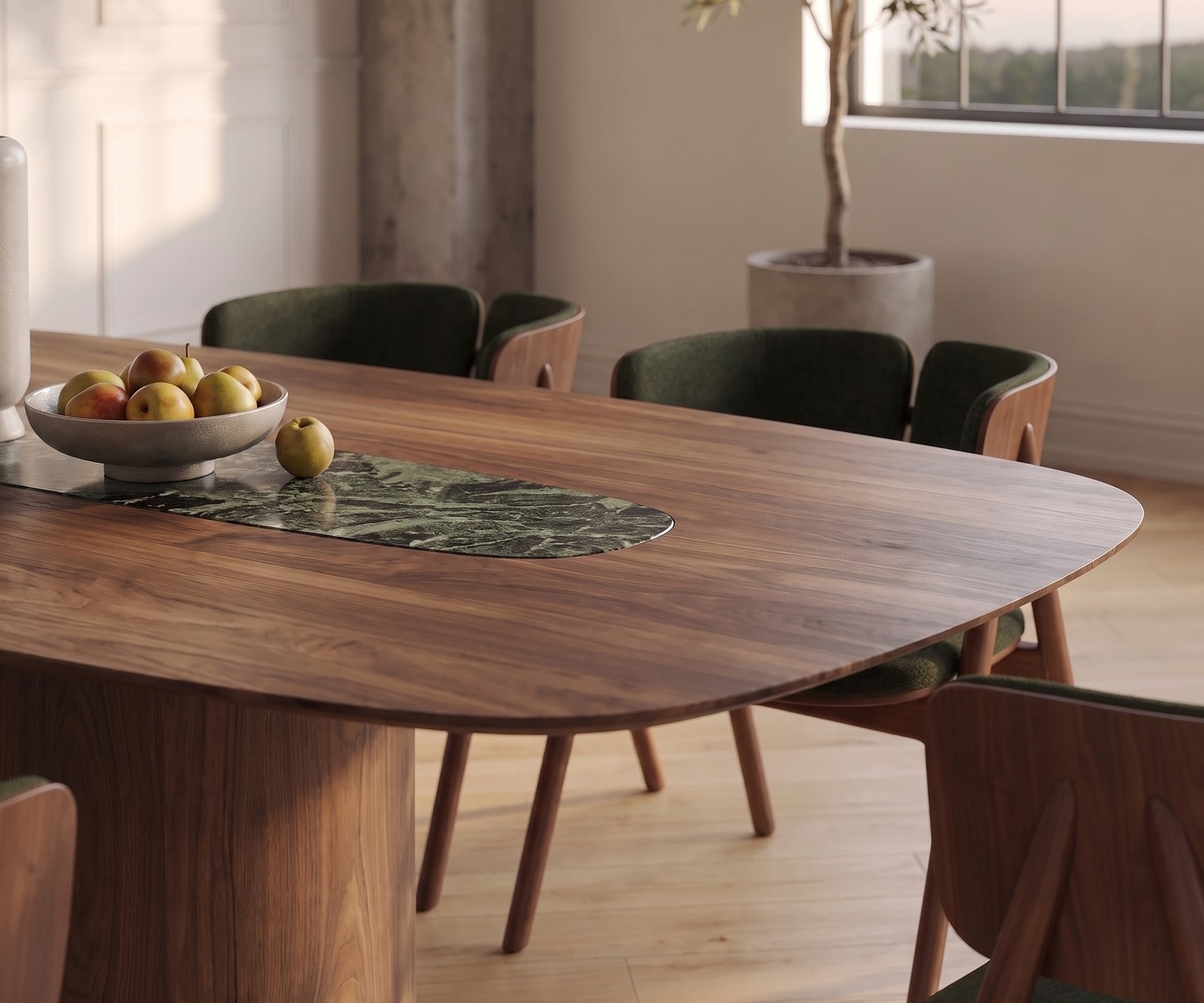 al2 el-it c 001 design eettafel van hout met keramiek in de eetkamer. Ovale eettafel met groene stoelen.