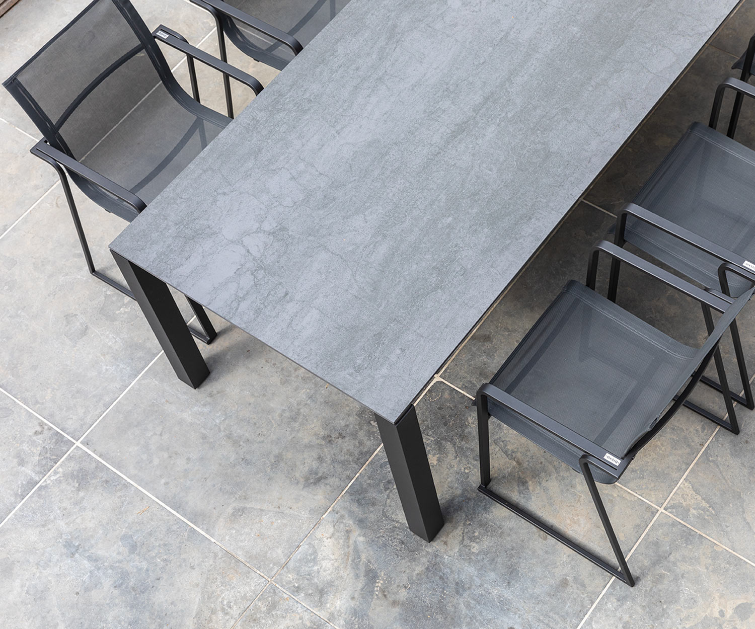 Oasiq Muze design tuinstoel van boven met stoffen bekleding Oasiq Muze design tuinstoel van boven met stoffen bekleding