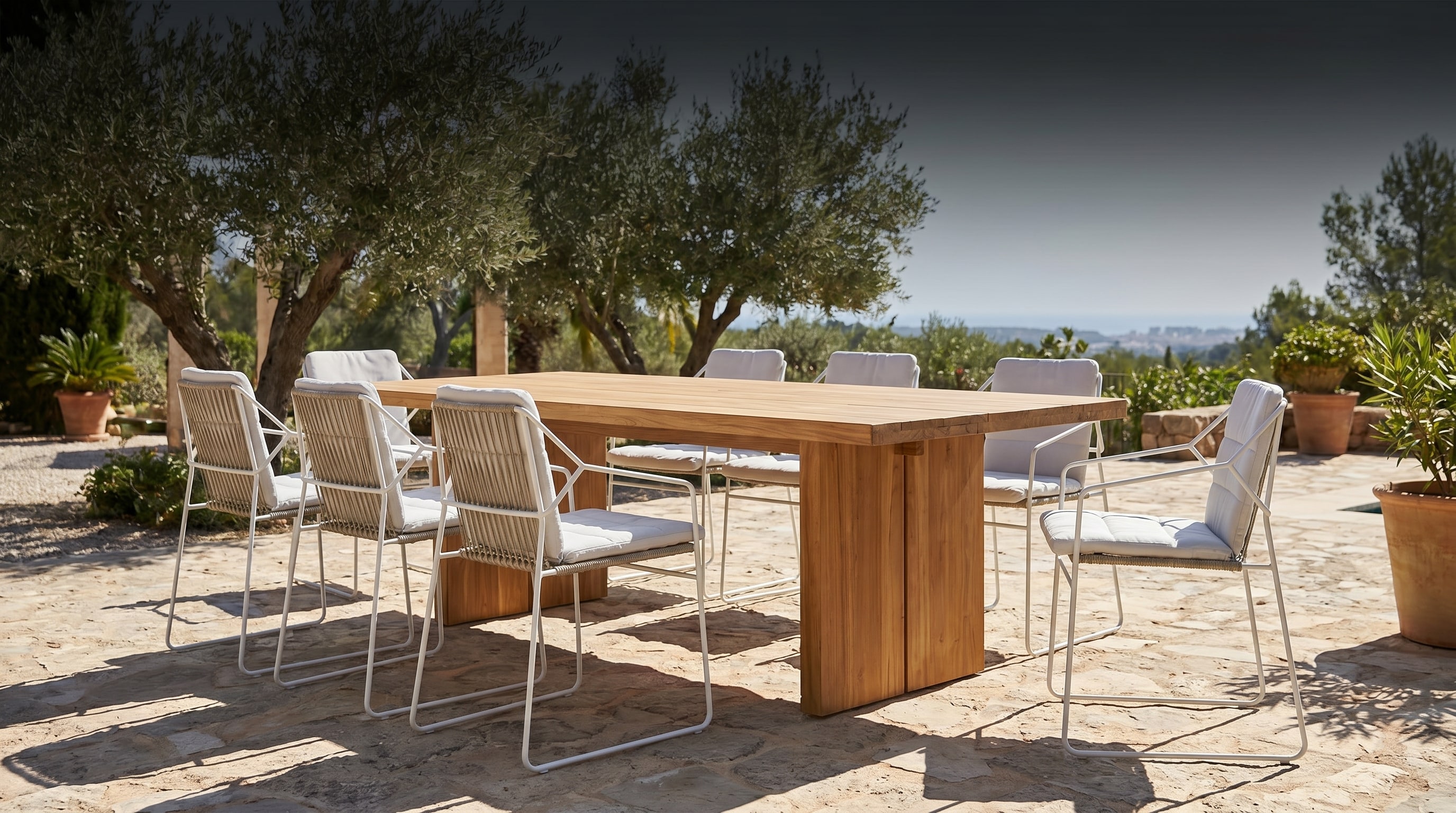 Stilbruch auf der Terrasse: Wie die Kombination aus Massivholz und Stahl ein urbanes Freiluft-Loft schafft Stilbruch auf der Terrasse: Wie die Kombination aus Massivholz und Stahl ein urbanes Freiluft-Loft schafft