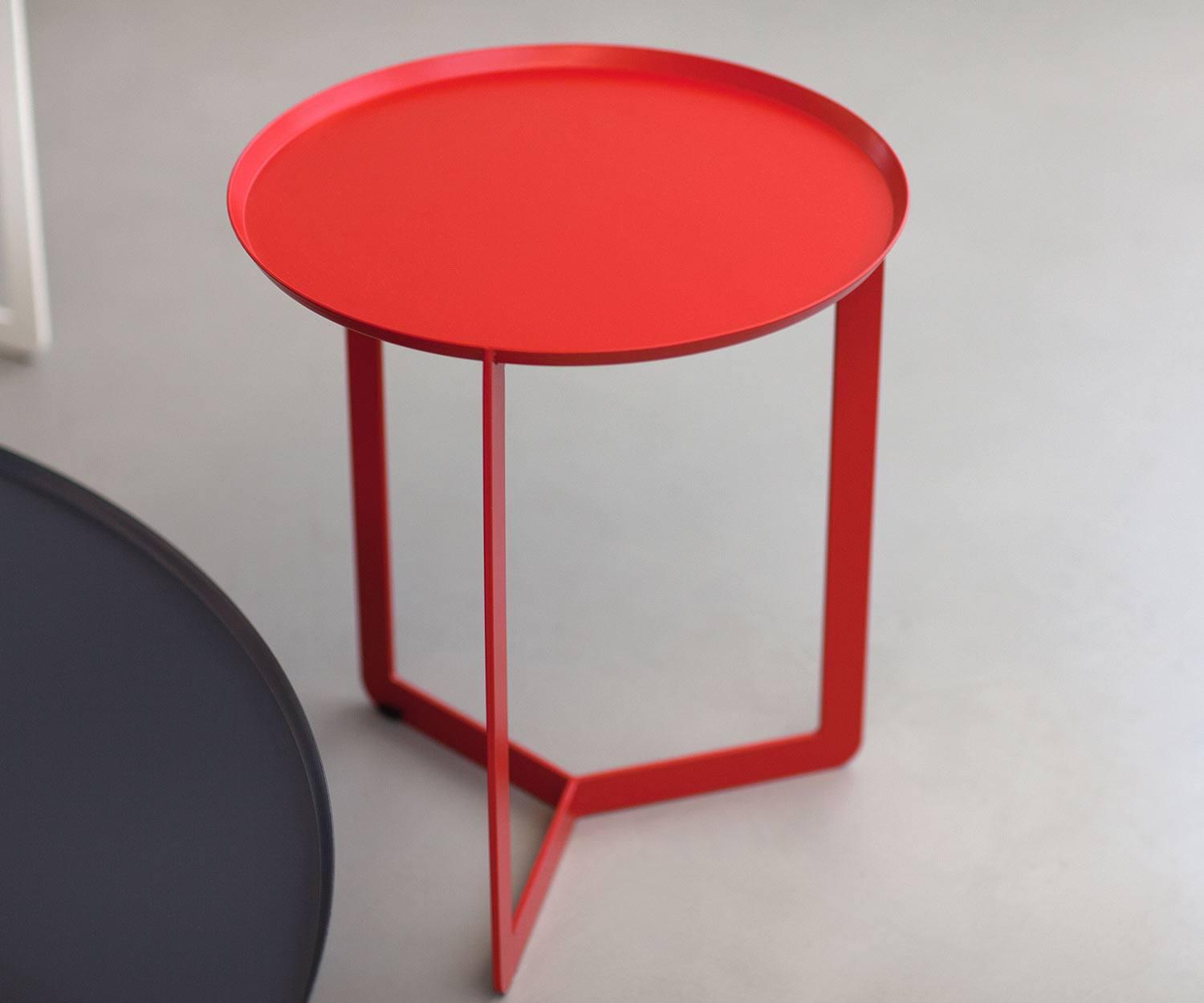 Exclusieve MEME Design Ronde 1 bijzettafel in rood Exclusieve MEME Design Ronde 1 bijzettafel in rood