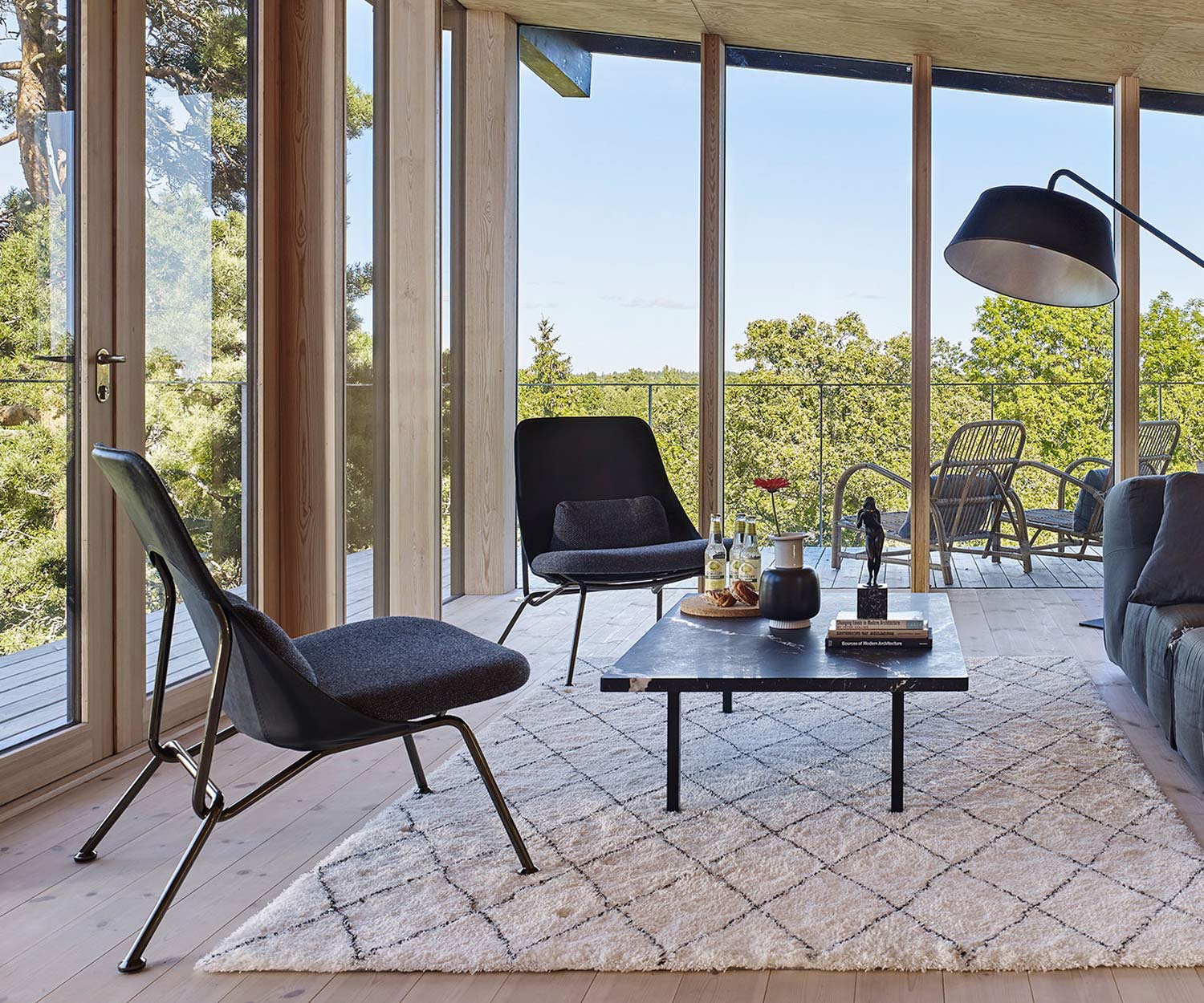 Hoge kwaliteit Prostoria Design fauteuil Strain leer zwart Frame in zwart Hoge kwaliteit Prostoria Design fauteuil Strain leer zwart Frame in zwart