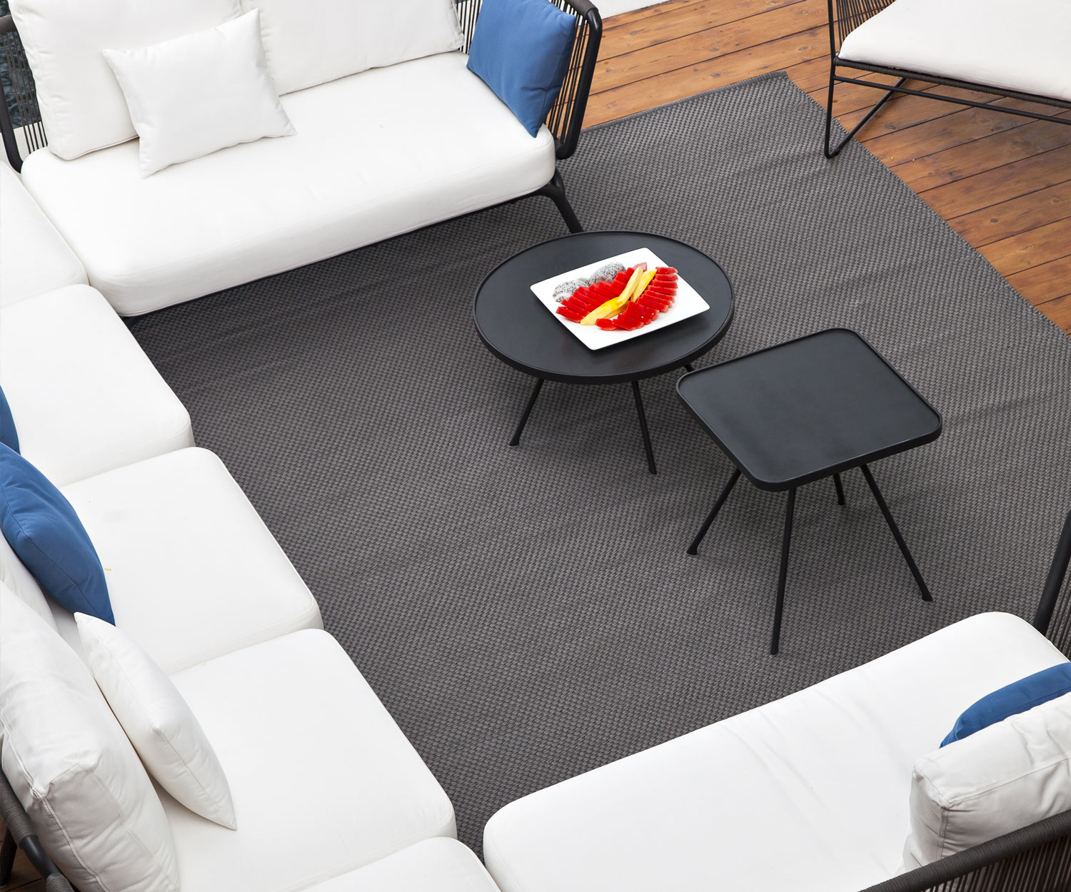 Oasiq Attol aluminium bijzettafel antraciet 45x45x49cm Oasiq Attol aluminium bijzettafel antraciet 45x45x49cm
