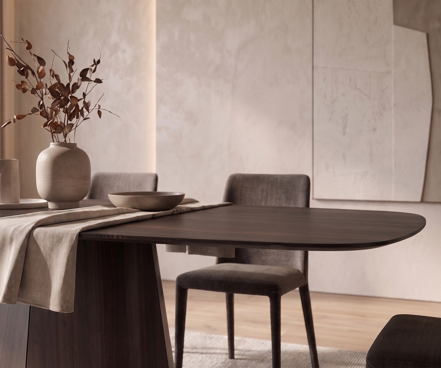 Eettafel al2 tessera 001 voor de eetkamer van donker hout, ovale designtafel in een warme, minimalistische interieurstijl.