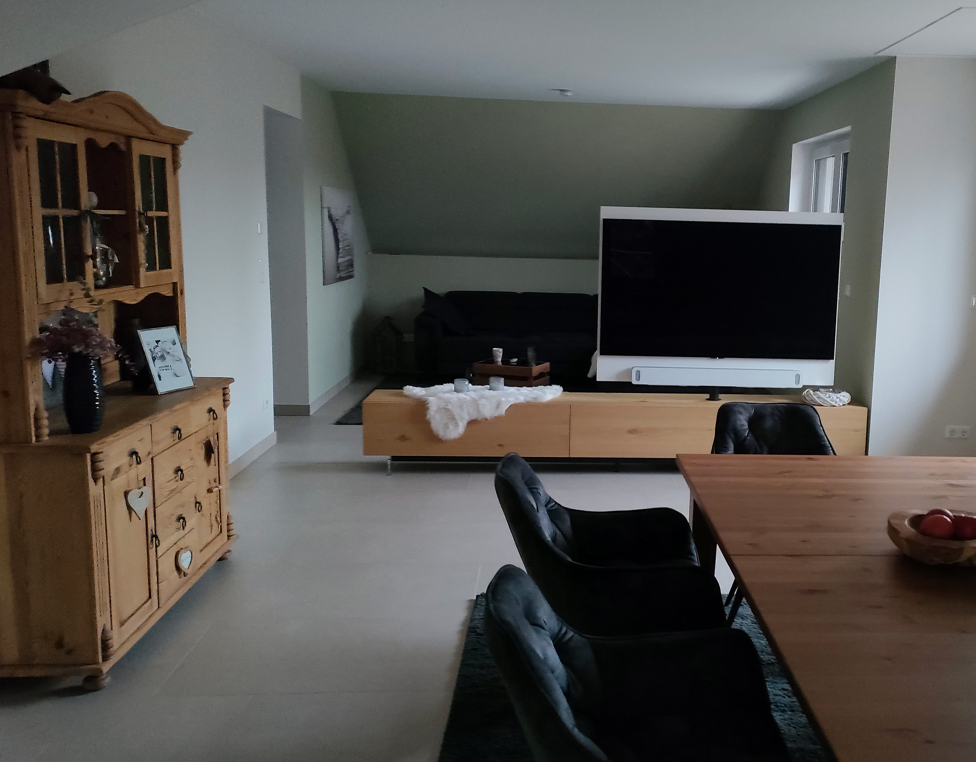 Roto-Lowboard-Raumteiler-mit-drehbarem-TV-Paneel-B180-65-H33-T47-EiHe-B120li-oBox-mit-transprentem-Sockel Roto-Lowboard-Raumteiler-mit-drehbarem-TV-Paneel-B180-65-H33-T47-EiHe-B120li-oBox-mit-transprentem-Sockel