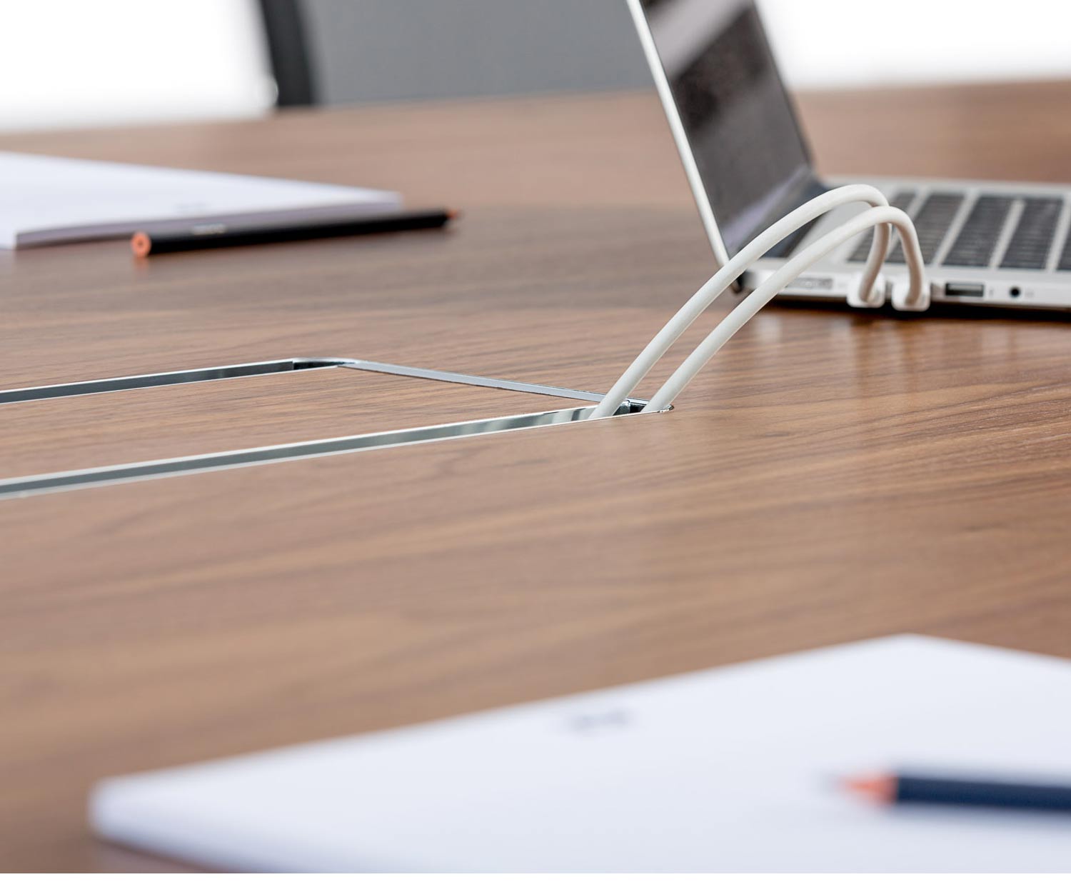 ICF Unitable Manager bureautafel Kabelgoot Stopcontact onder de tafel ICF Unitable Manager bureautafel Kabelgoot Stopcontact onder de tafel