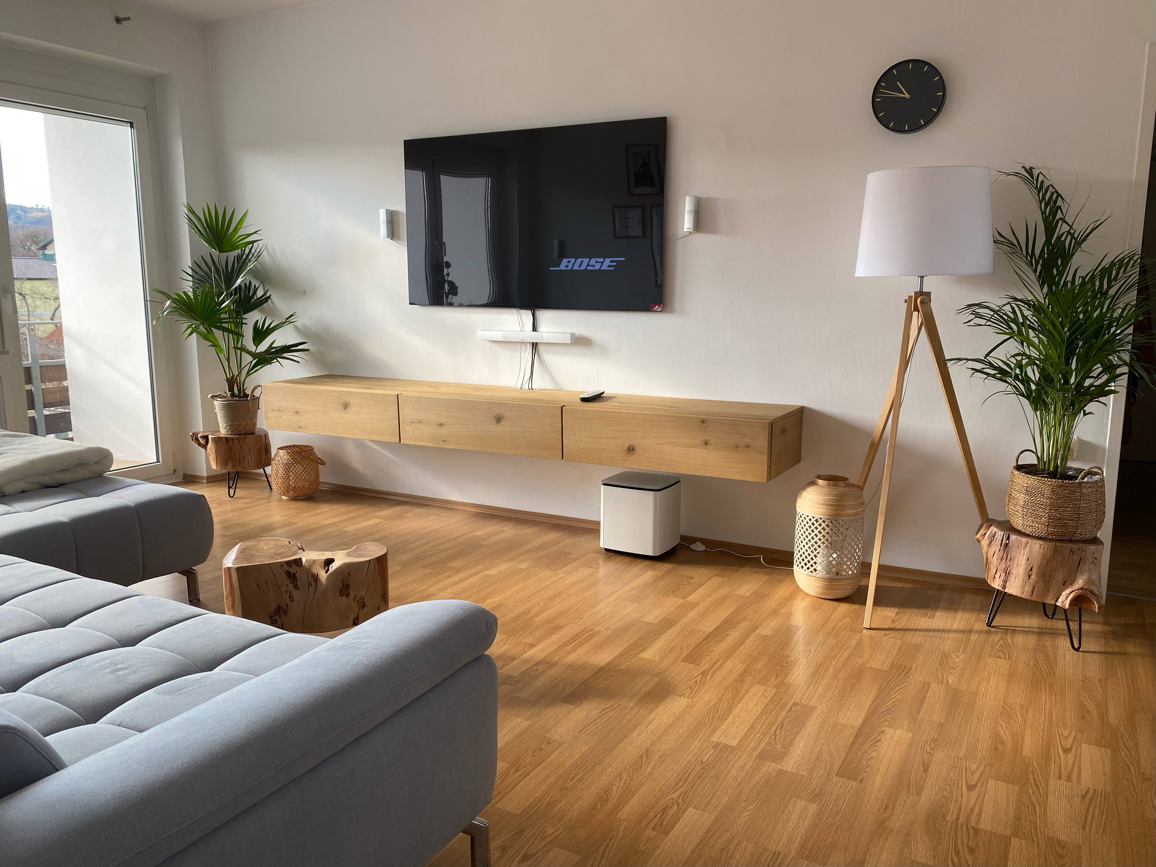 Kundenfoto-Livitalia-Eiche-Holz-Lowboard-Wand-270