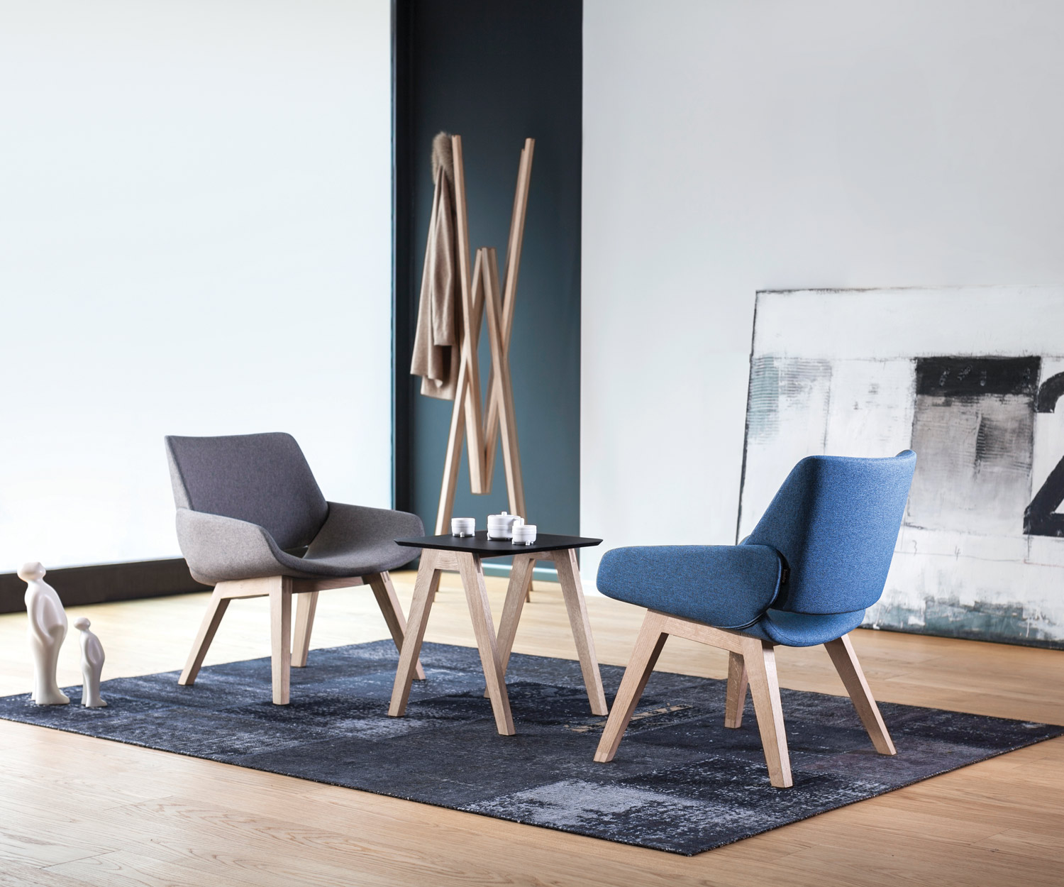 Moderne Prostoria Design fauteuil Monk in grijs en blauw Moderne Prostoria Design fauteuil Monk in grijs en blauw