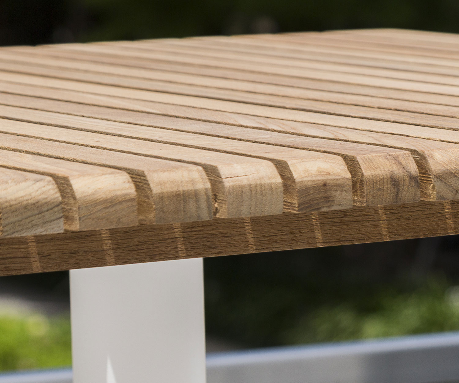 Oasiq Ceru aluminium eettafel B 80 cm wit teakhout Oasiq Ceru aluminium eettafel B 80 cm wit teakhout