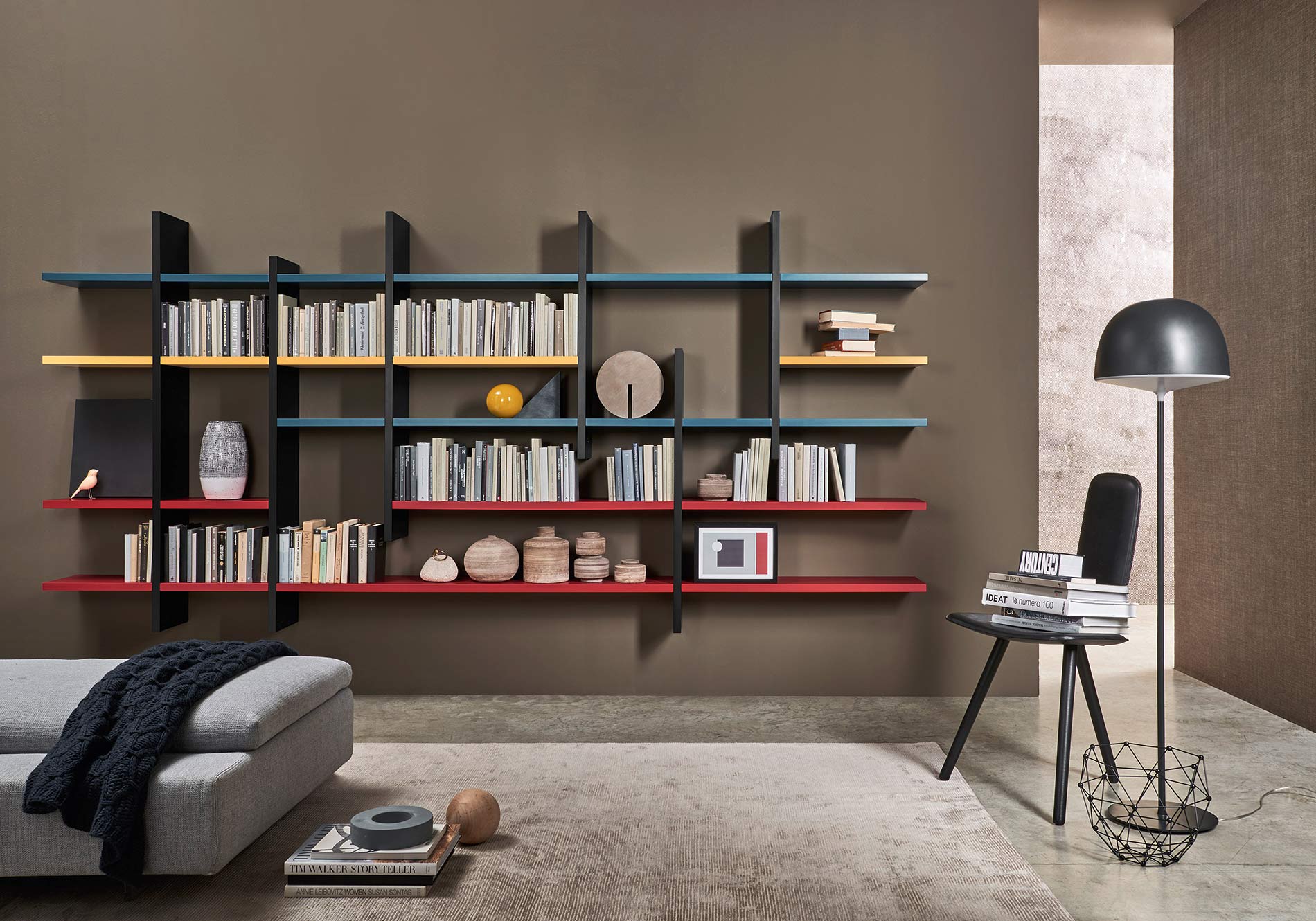 kleurrijke design wand boekenplank