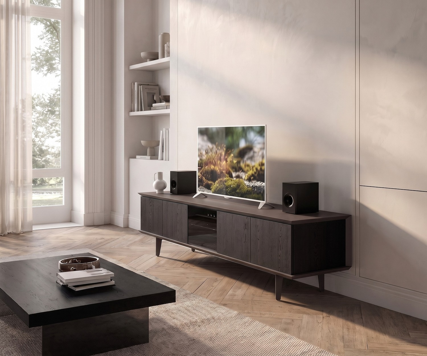 Ozzio Brera TV Lowboard van Notenhout Ozzio Brera TV lowboard in de woonkamer. Stijlvol walnoten TV-meubel met gerookte glazen deur en opbergruimte.
