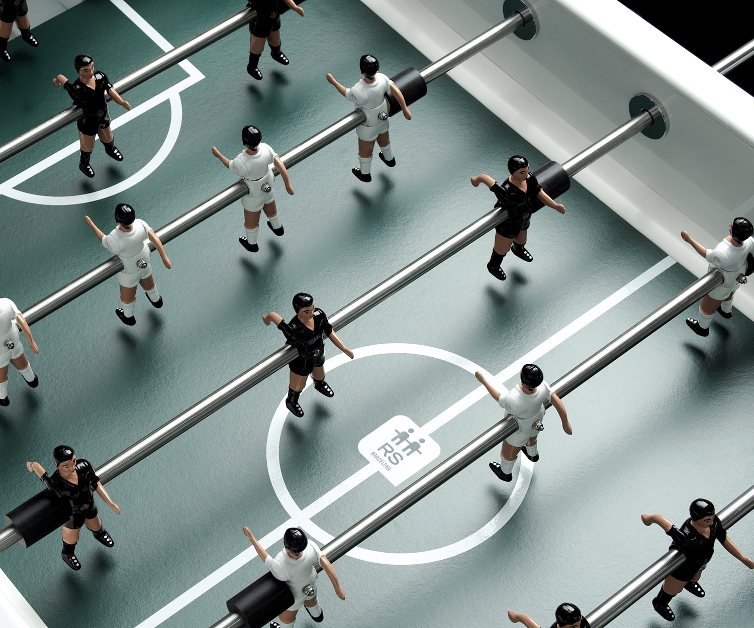 RS Barcelona Tafelvoetbaltafel RS#2 detail speeloppervlak speelstukken RS Barcelona Tafelvoetbaltafel RS#2 detail speeloppervlak speelstukken