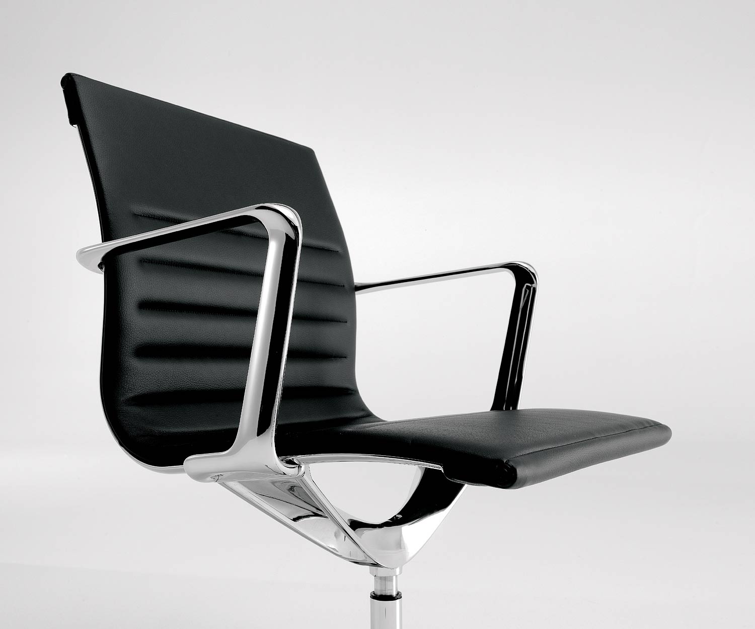 ICF Una Chair Management bureaustoel lederen bekleding aluminium armleuningen ICF Una Chair Management bureaustoel lederen bekleding aluminium armleuningen