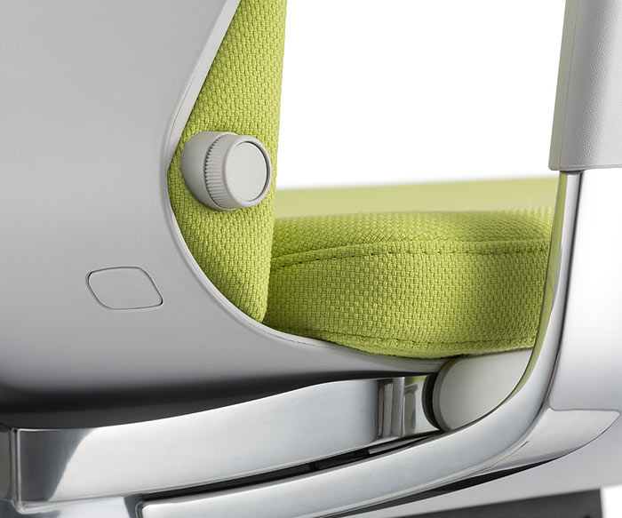 Moderne ICF Pyla design bureaustoel met groene bekleding in detail Moderne ICF Pyla design bureaustoel met groene bekleding in detail