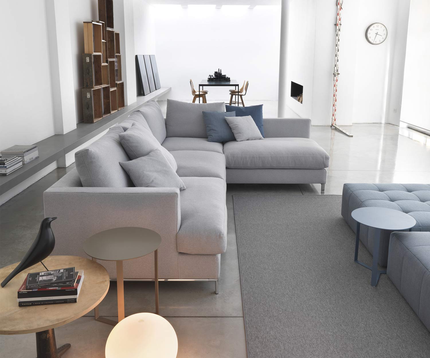 Comfortabele designbank Loft van Marelli op chromen poten Comfortabele designbank Loft van Marelli op chromen poten