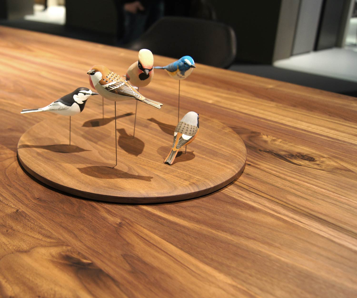 Conde House Tien design eettafel met walnoten tafelblad en decoratie Conde House Tien design eettafel met walnoten tafelblad en decoratie