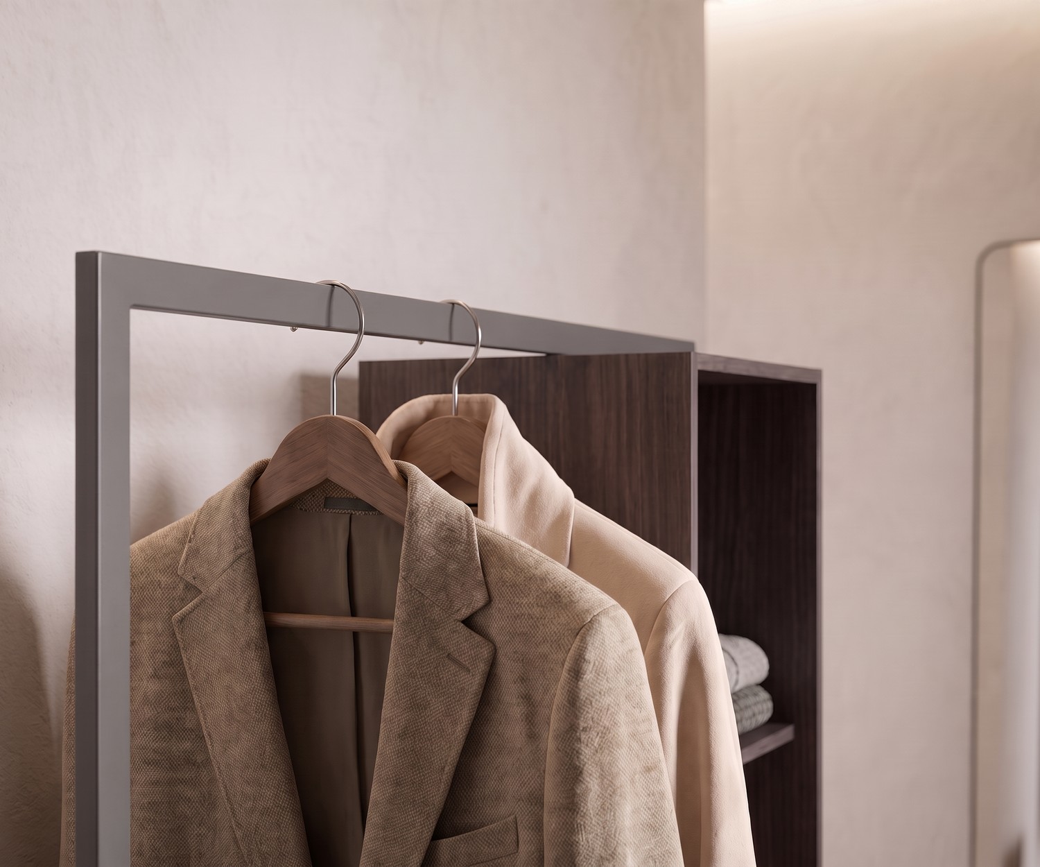 Novamobili Easy 4 commode met garderobe voor de slaapkamer, grijze metalen kledingroede met houten hangers en jassen.
