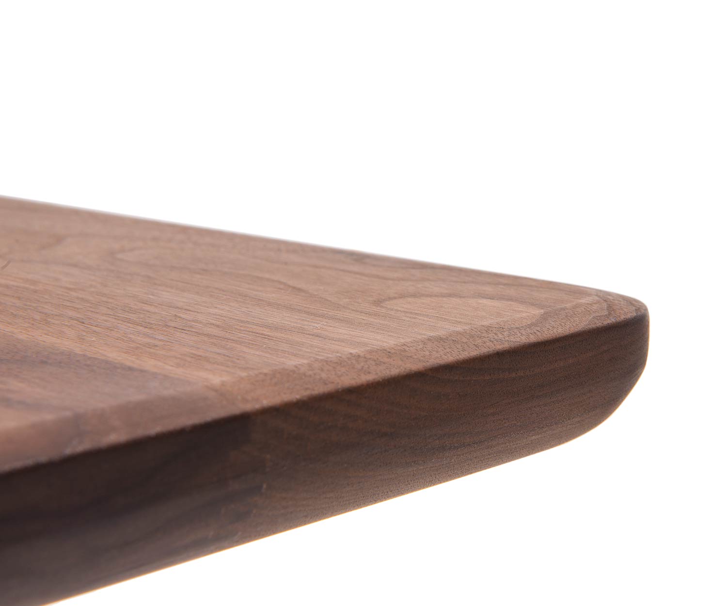 Conde House Ten design tafel in detail in het randprofiel van het notenhouten tafelblad Conde House Ten design tafel in detail in het randprofiel van het notenhouten tafelblad