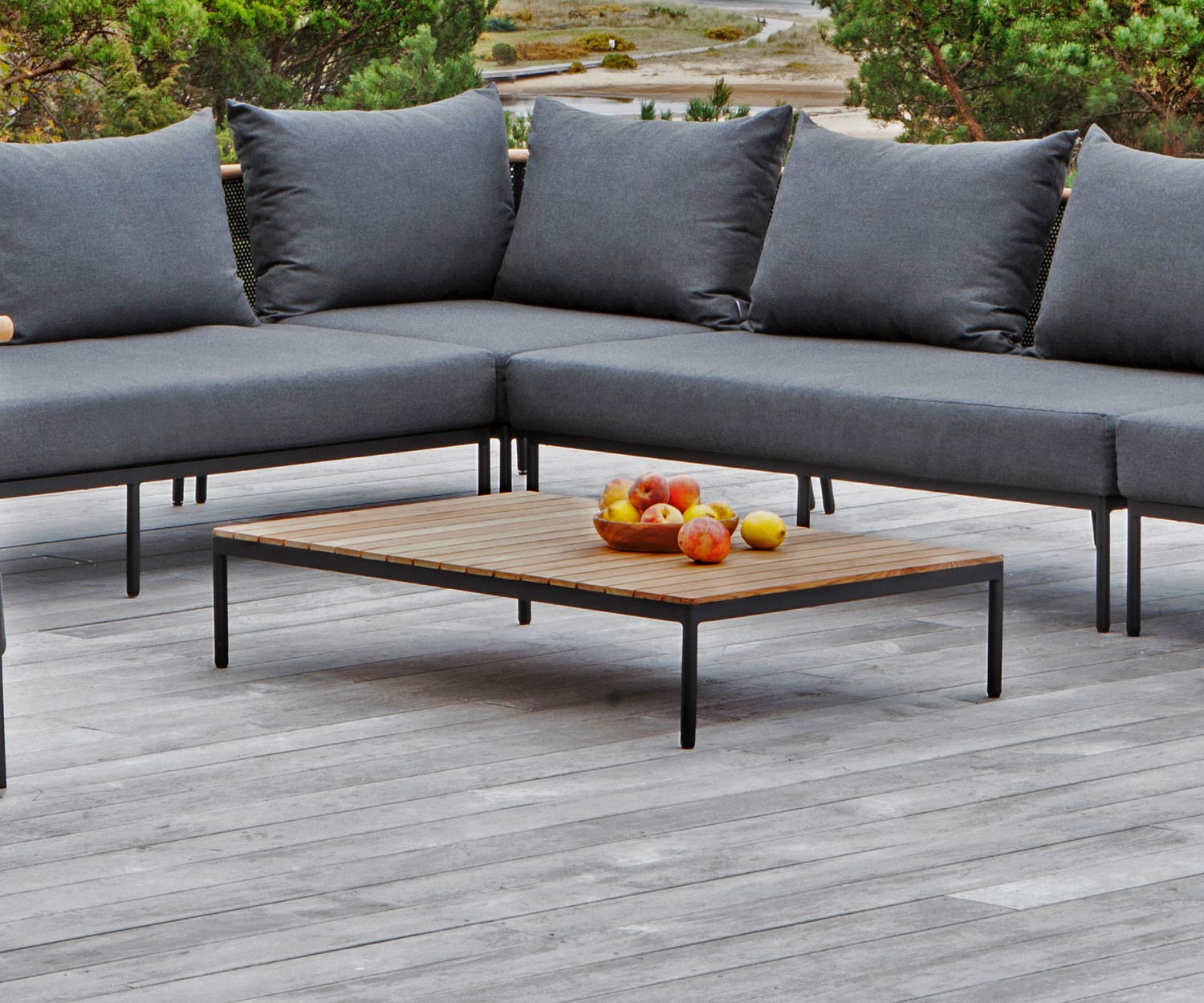 Moderne Oasiq Riad design bijzettafel met Riad tuinbank Moderne Oasiq Riad design bijzettafel met Riad tuinbank