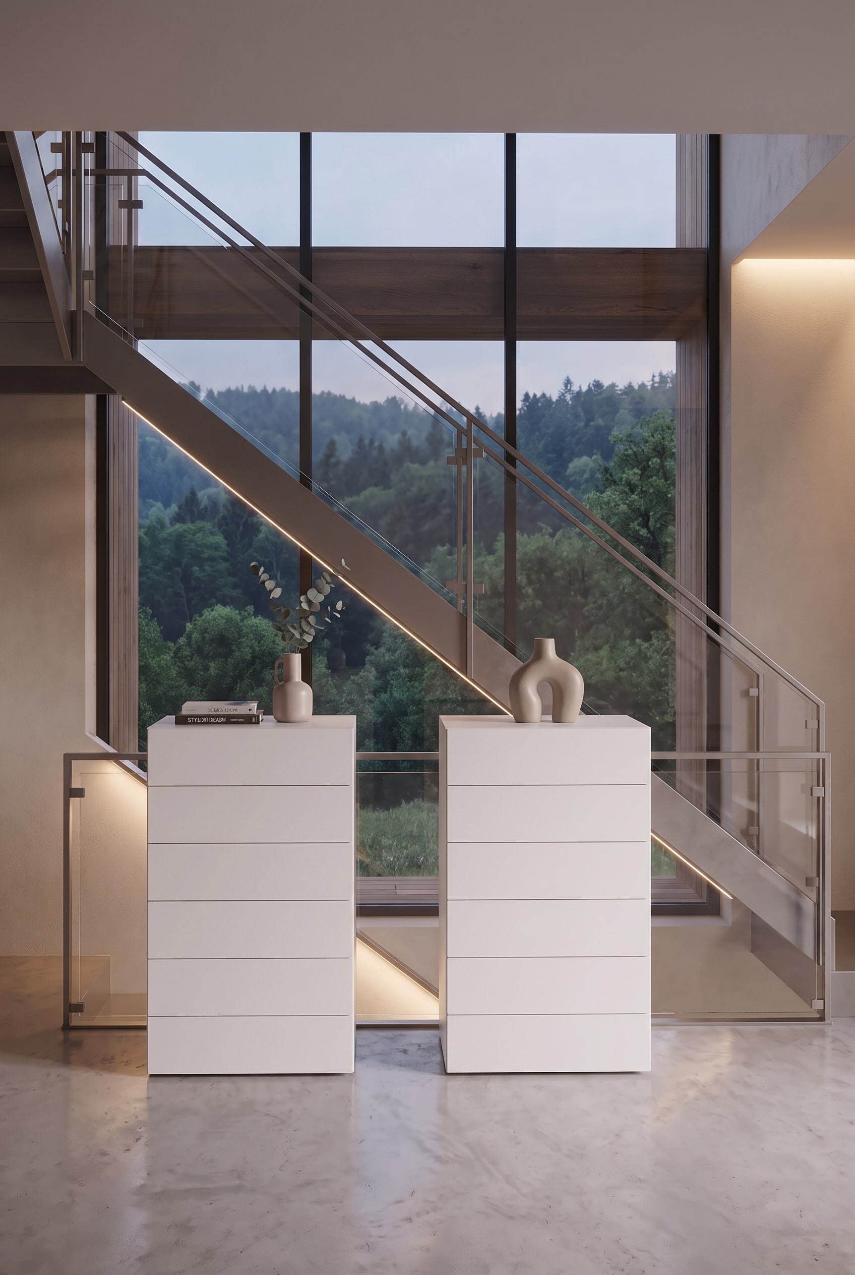 Frontale Ansicht zweier wei&szlig;er Hochkommoden im modernen Treppenhaus vor einem gro&szlig;en Panoramafenster.