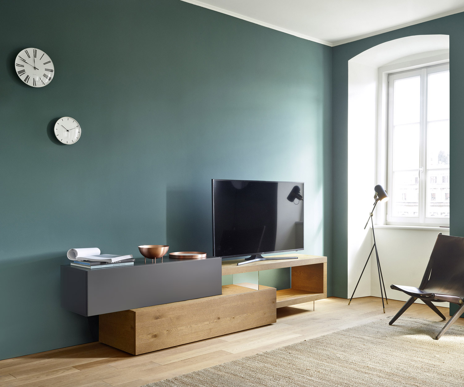 Modern design TV wandmeubel C32 van Livitalia voor smalle ruimtes met vleugeldeuren op 2 kasten Modern design TV wandmeubel C32 van Livitalia voor smalle ruimtes met vleugeldeuren op 2 kasten