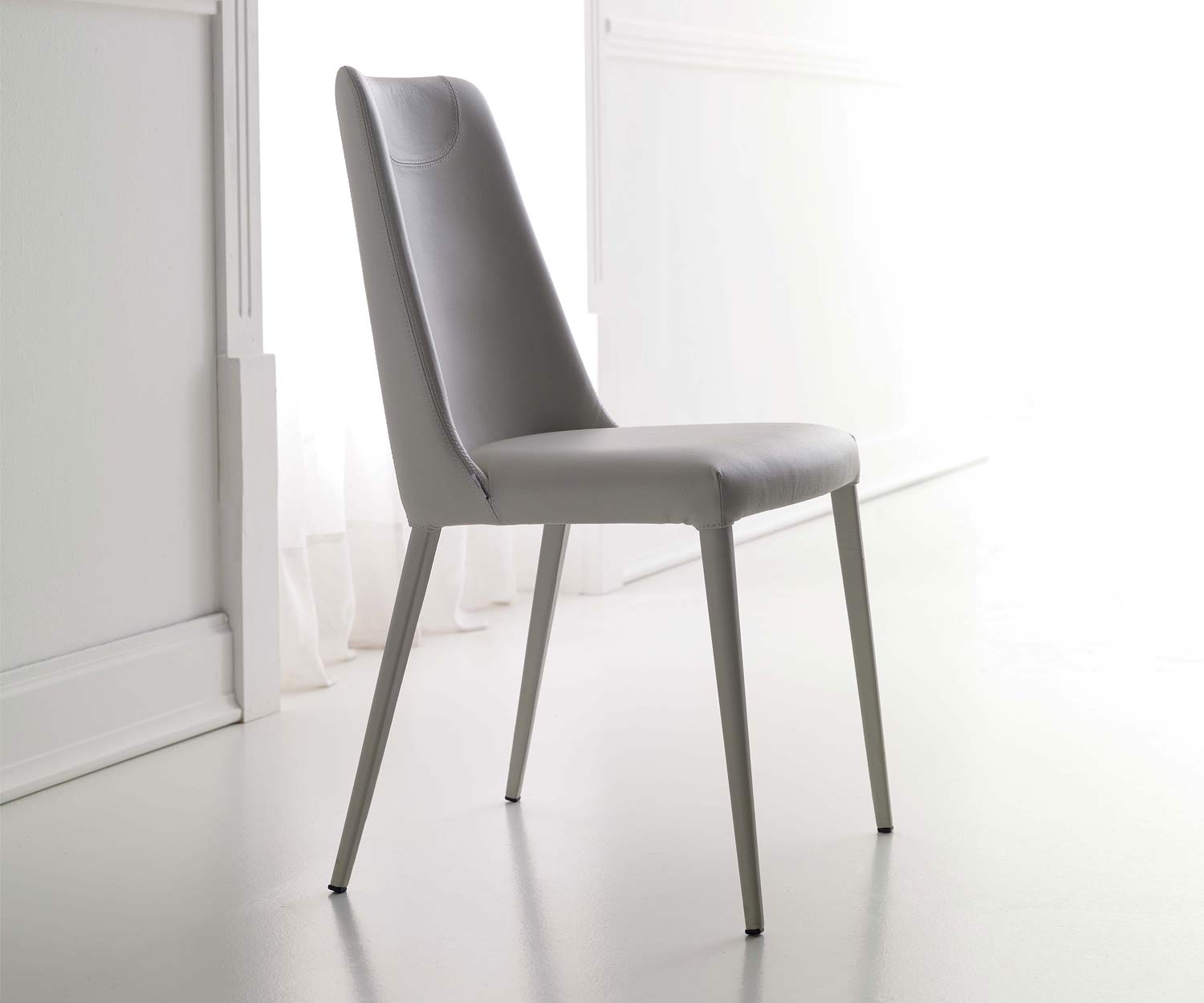 Exclusieve Ozzio Design gestoffeerde stoel Sofia