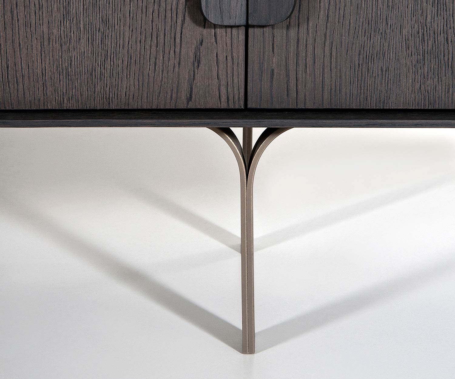 al2 Mobius 003 Detail Design dressoir metalen poten metalen frame al2 Mobius 003 Detail Design dressoir metalen poten metalen frame