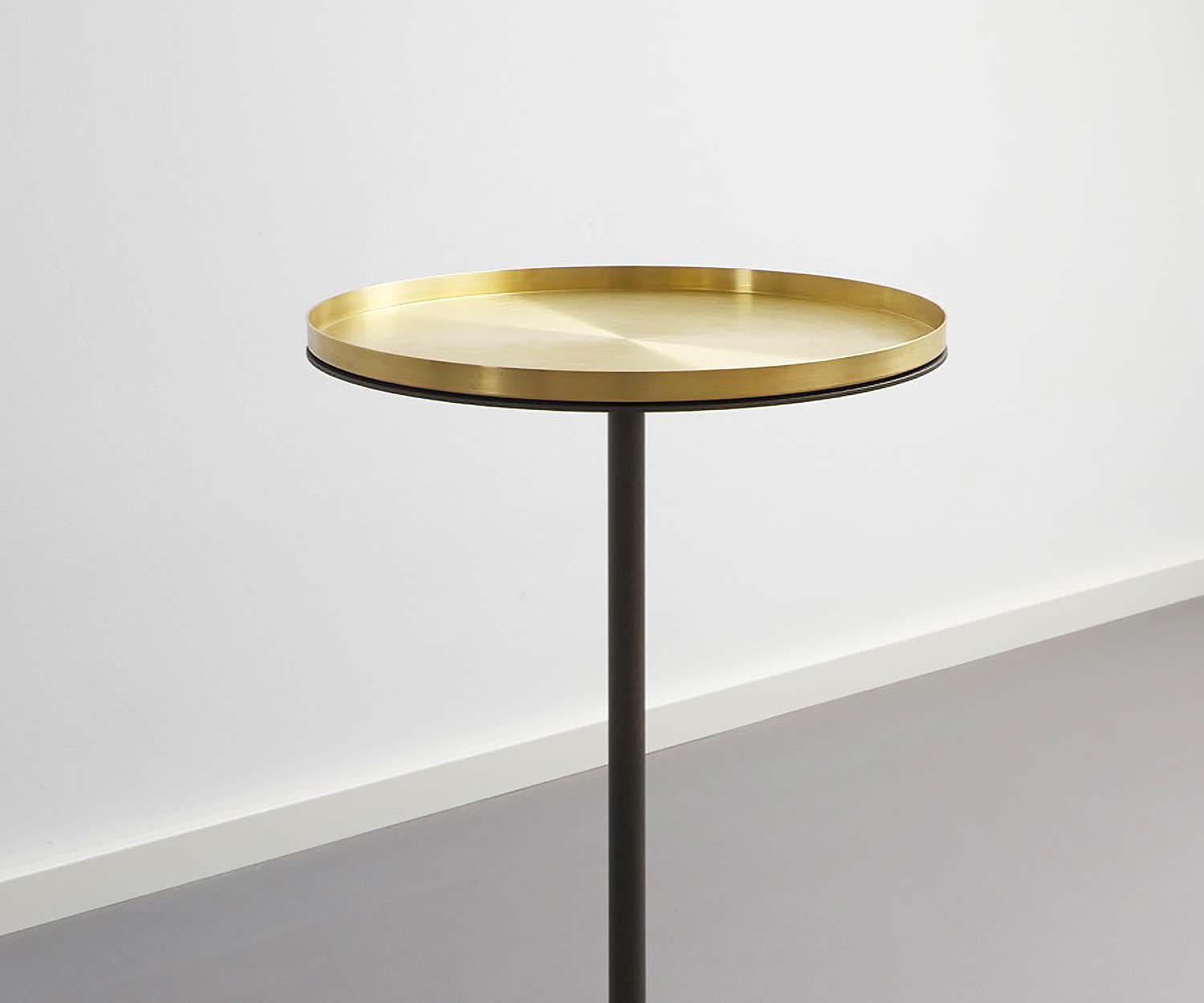 S+ bijzettafel M5 messing dienblad S+ bijzettafel M5 messing dienblad