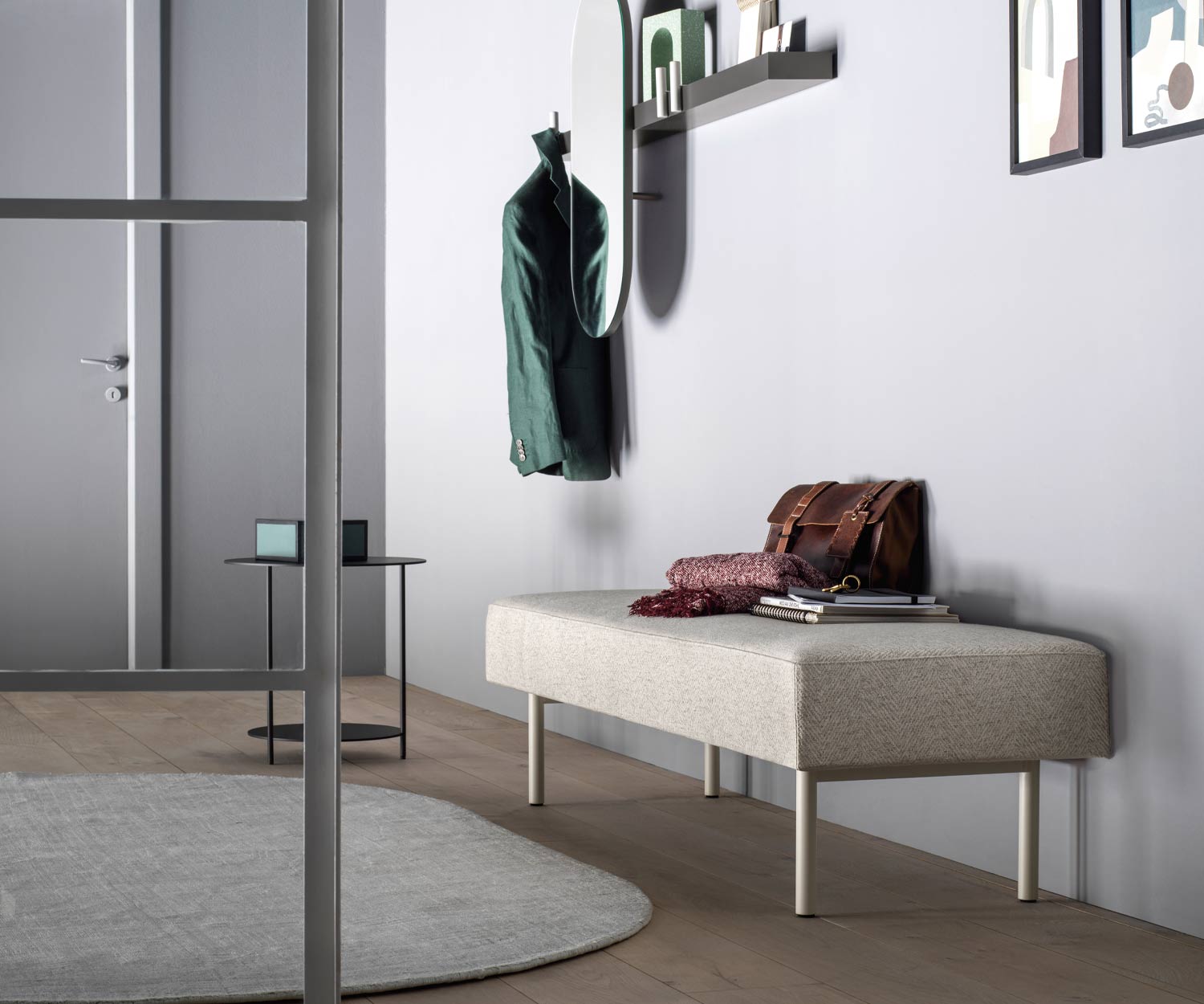 Witte designbank Church van Novamobili Metalen poten Witte designbank Church van Novamobili Metalen poten